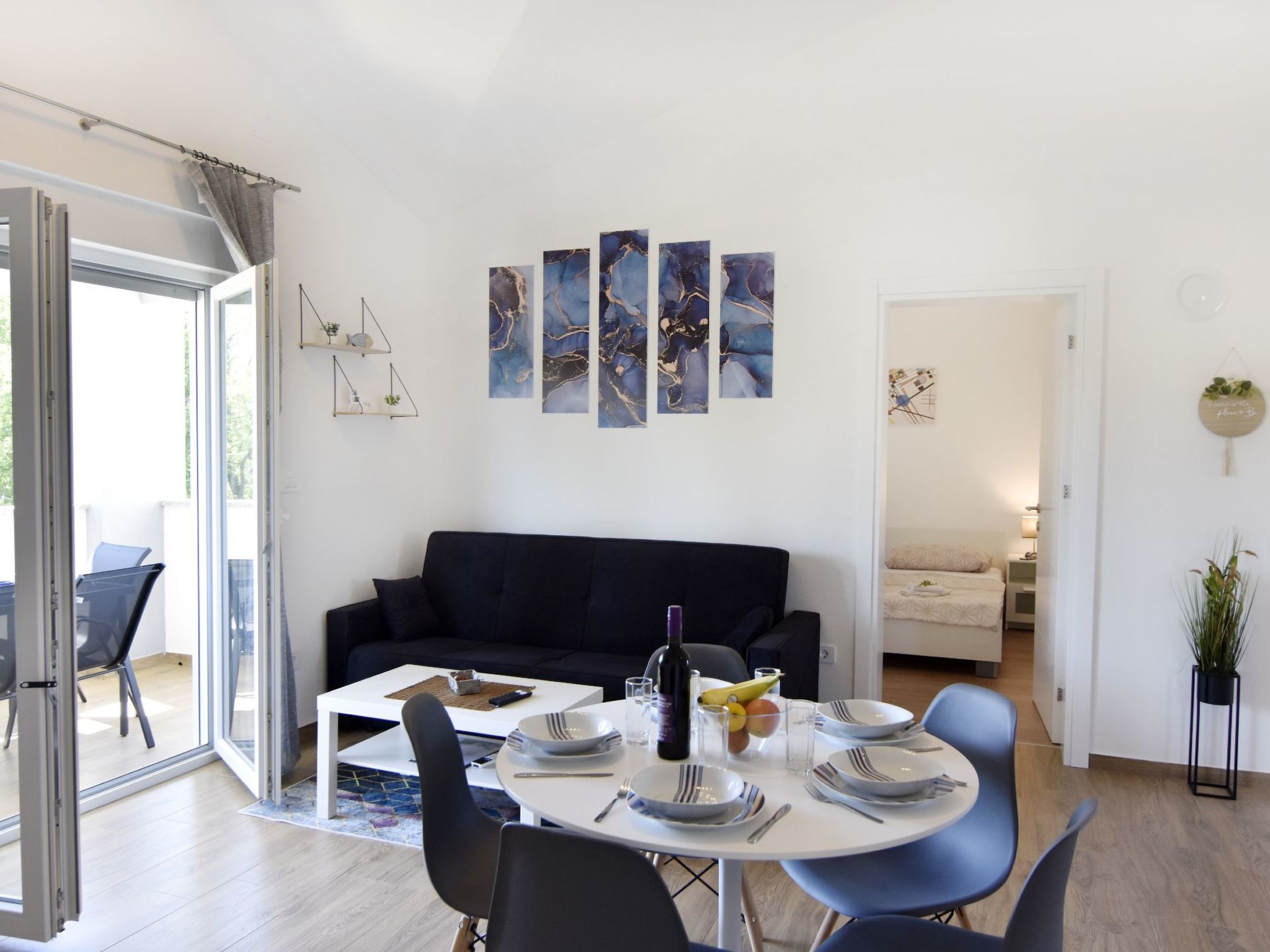 Apartment 2 in einer neuen Villa mit Pool in ruhiger Lage-Inside