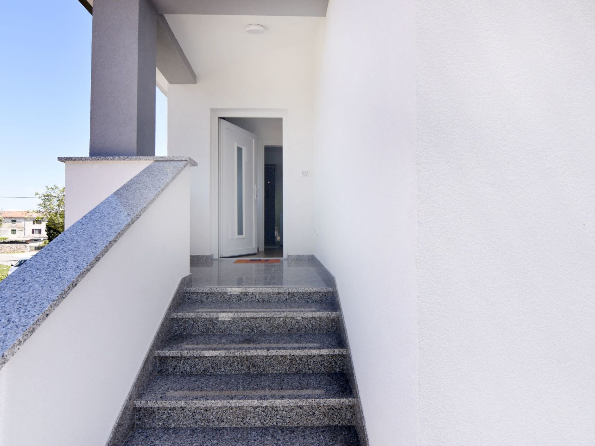 Apartment 2 in einer neuen Villa mit Pool in ruhiger Lage-Inside