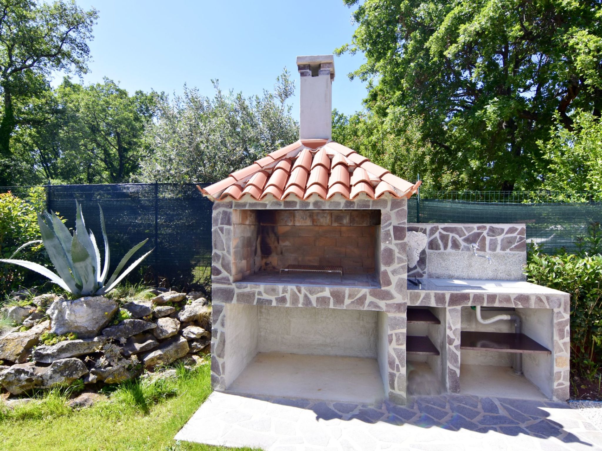 Apartment 2 in einer neuen Villa mit Pool in ruhiger Lage-Inside