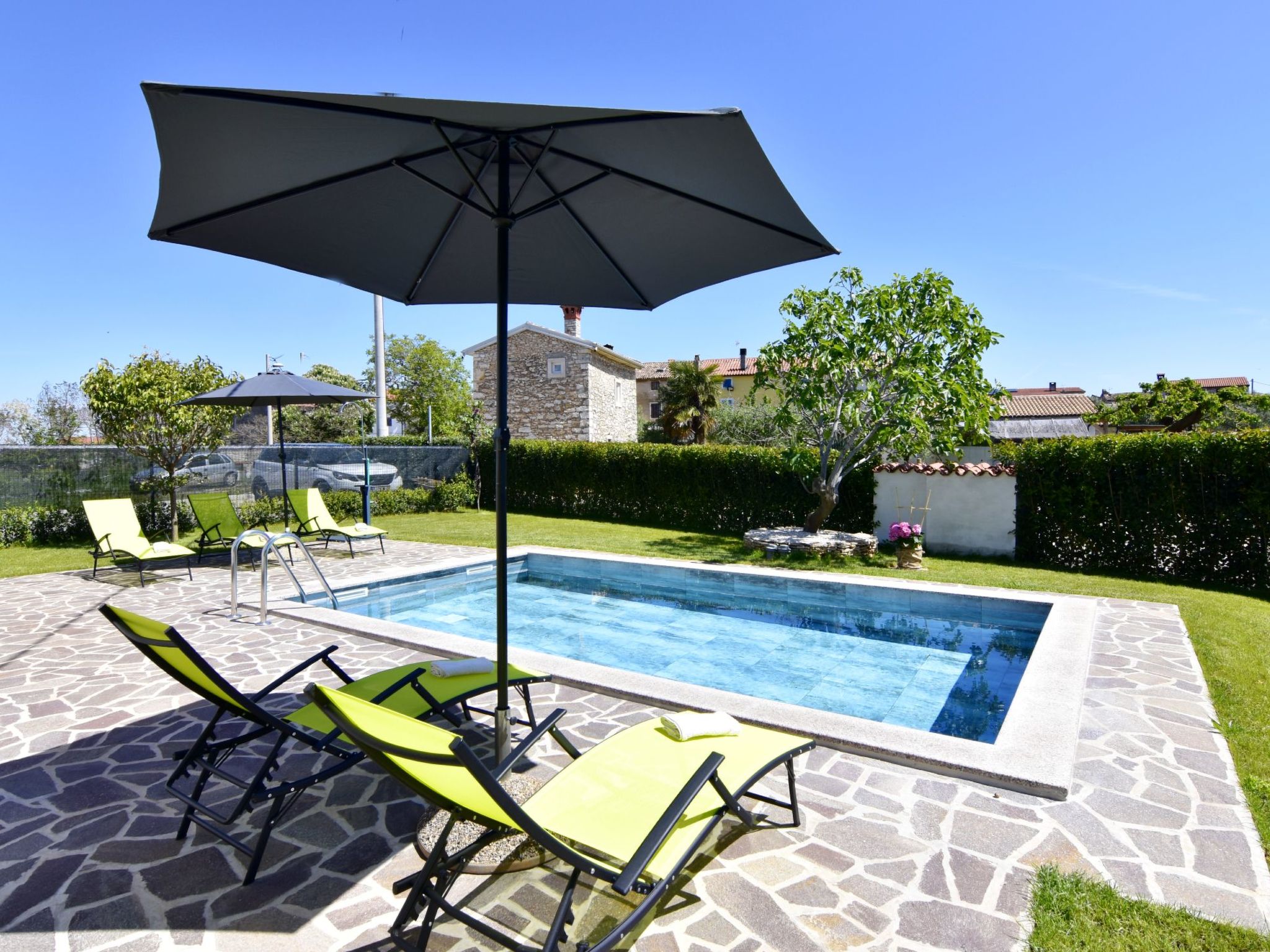 Apartment 2 in einer neuen Villa mit Pool in ruhiger Lage-Inside