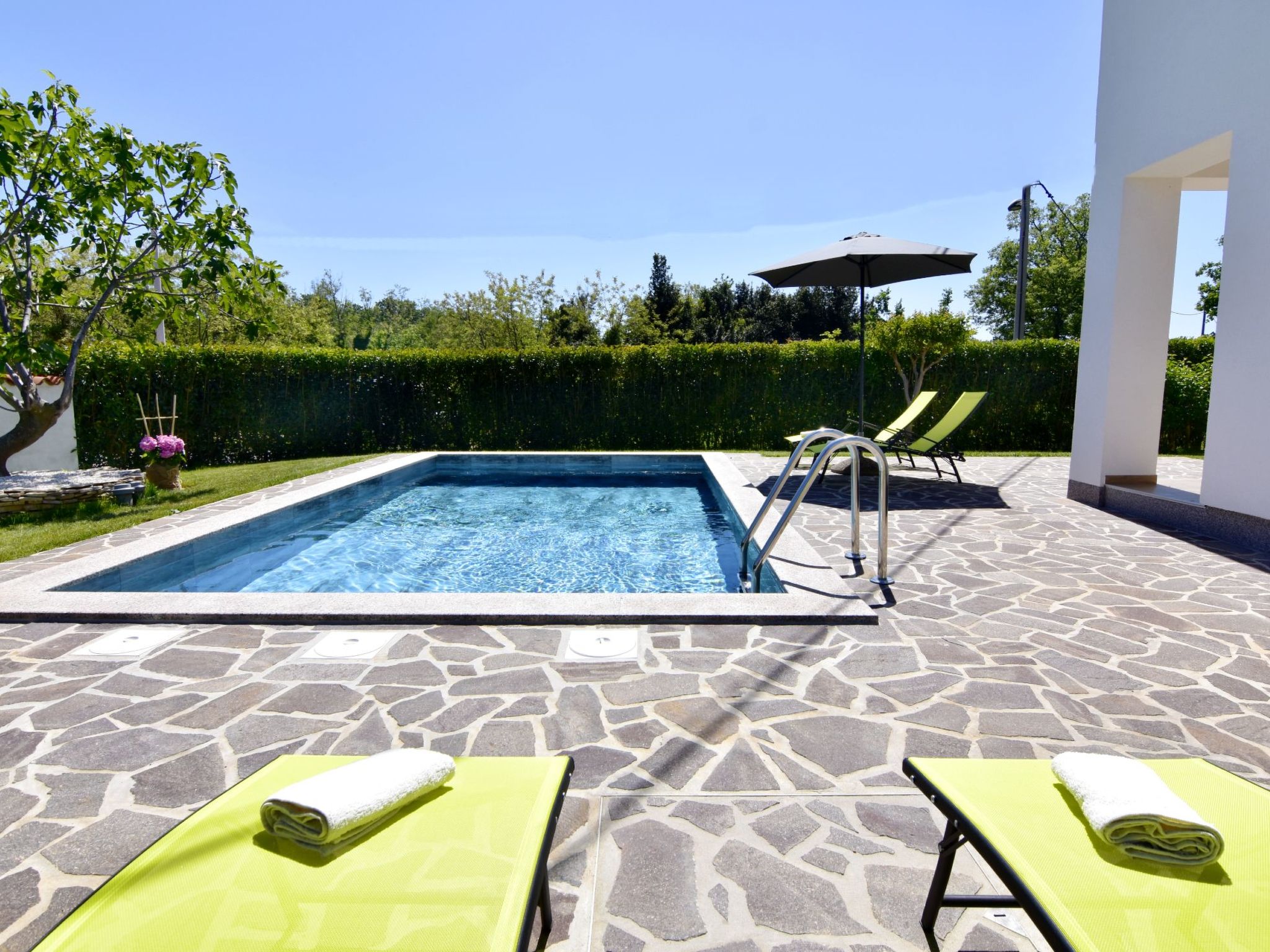 Apartment 2 in einer neuen Villa mit Pool in ruhiger Lage-Inside