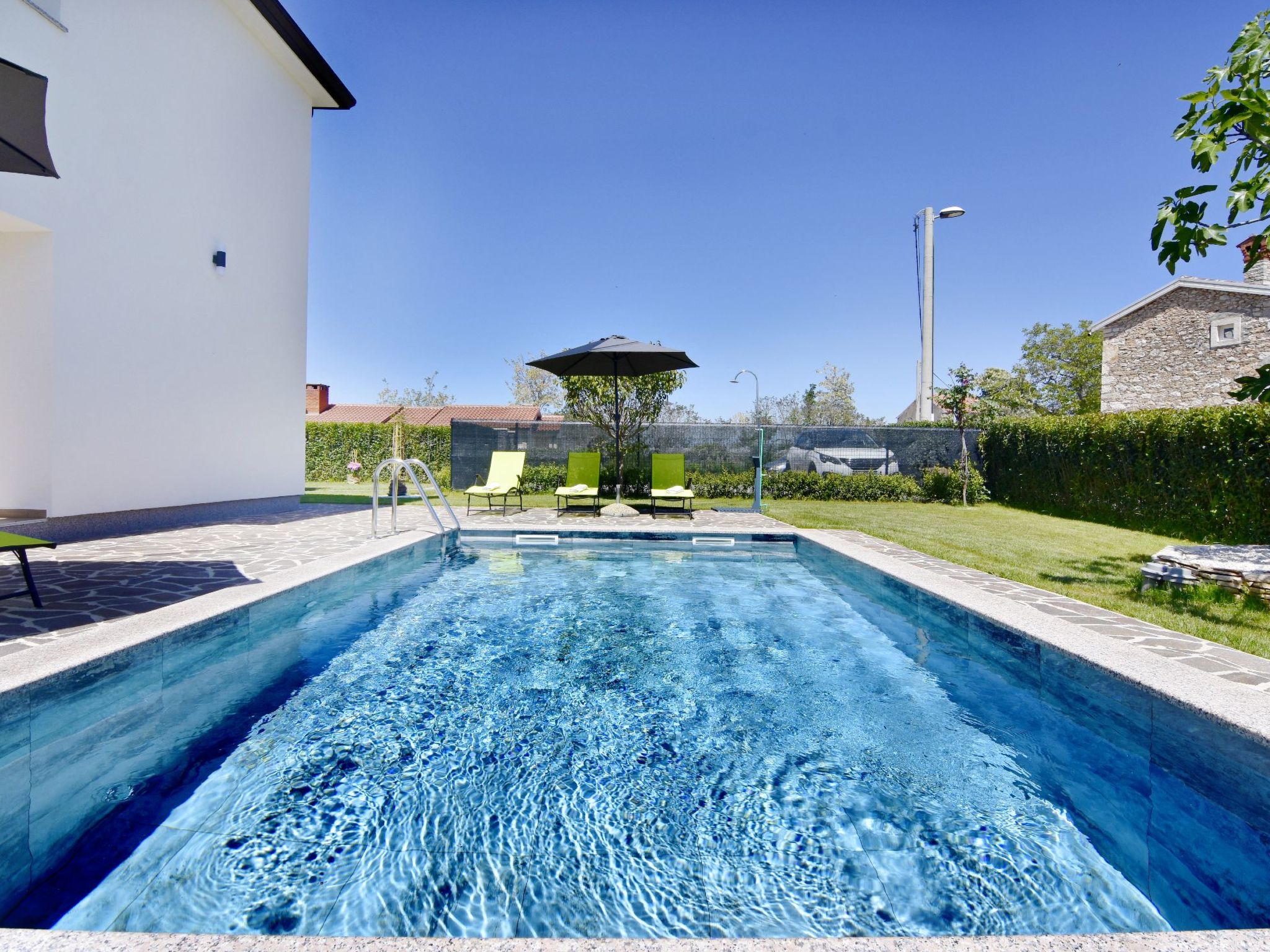 Apartment 2 in einer neuen Villa mit Pool in ruhiger Lage-Inside