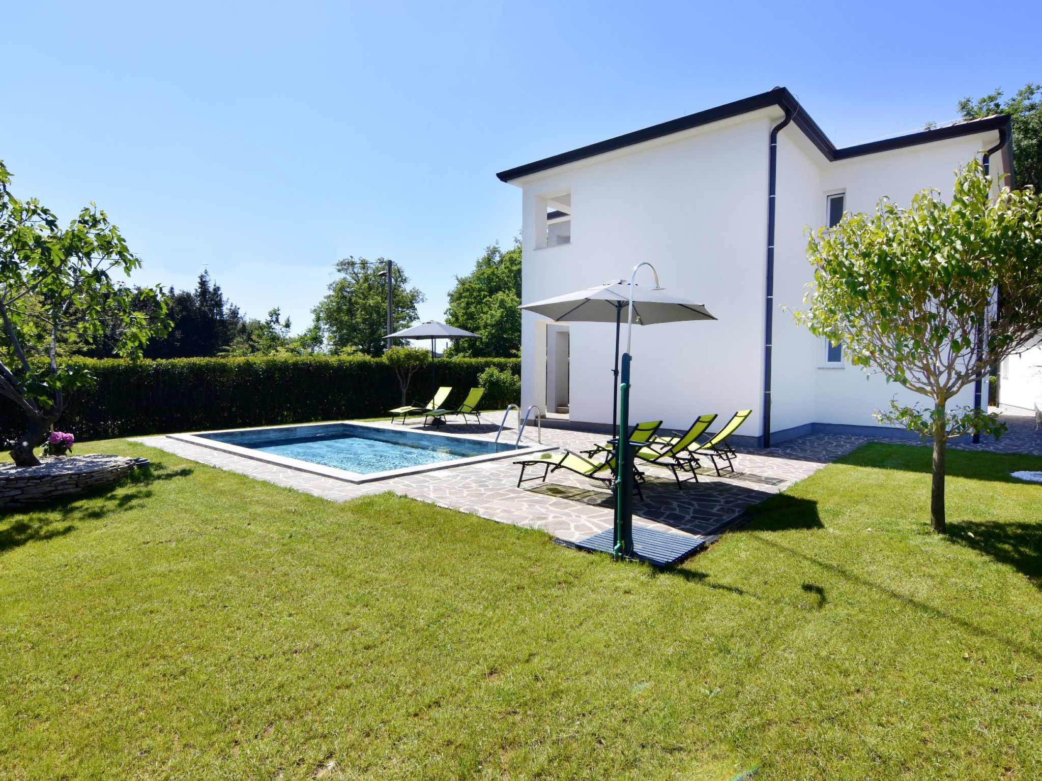 Apartment 2 in einer neuen Villa mit Pool in ruhiger Lage-Inside