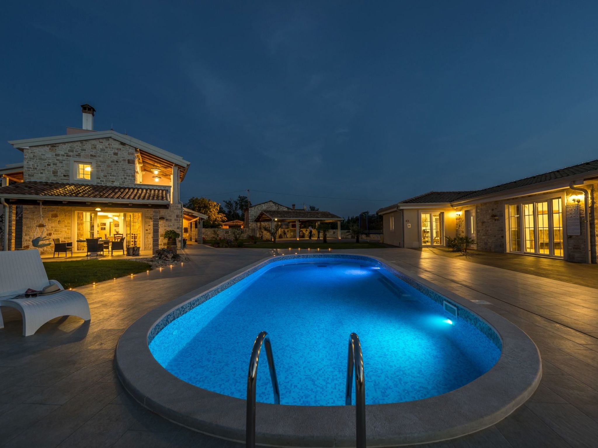 VILLA CON WELLNESS A 1 KM DAL MARE-Inside