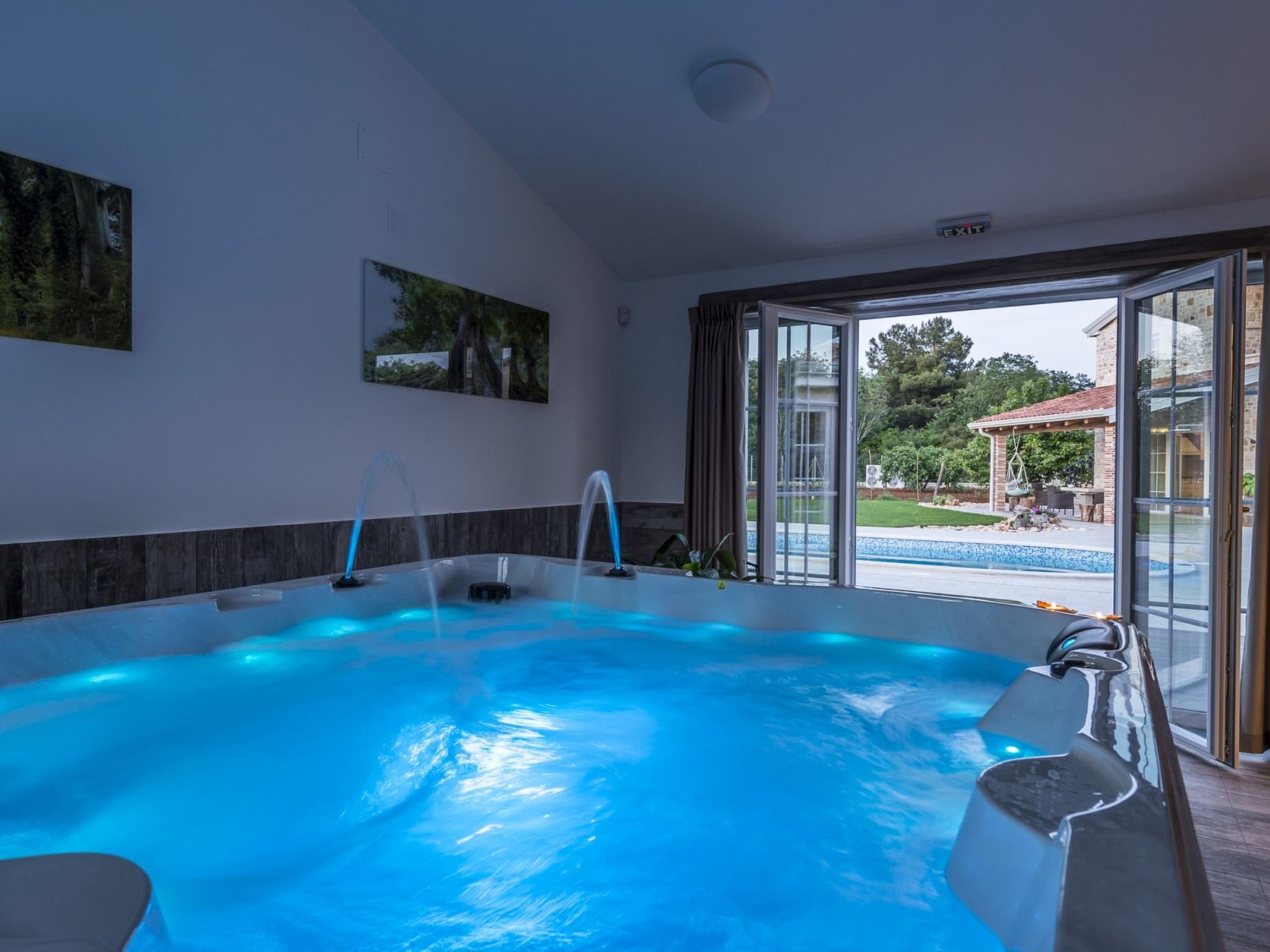 VILLA CON WELLNESS A 1 KM DAL MARE-Inside