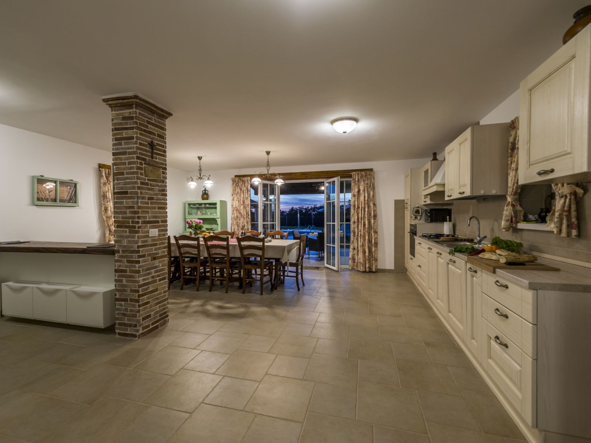 VILLA CON WELLNESS A 1 KM DAL MARE-Inside