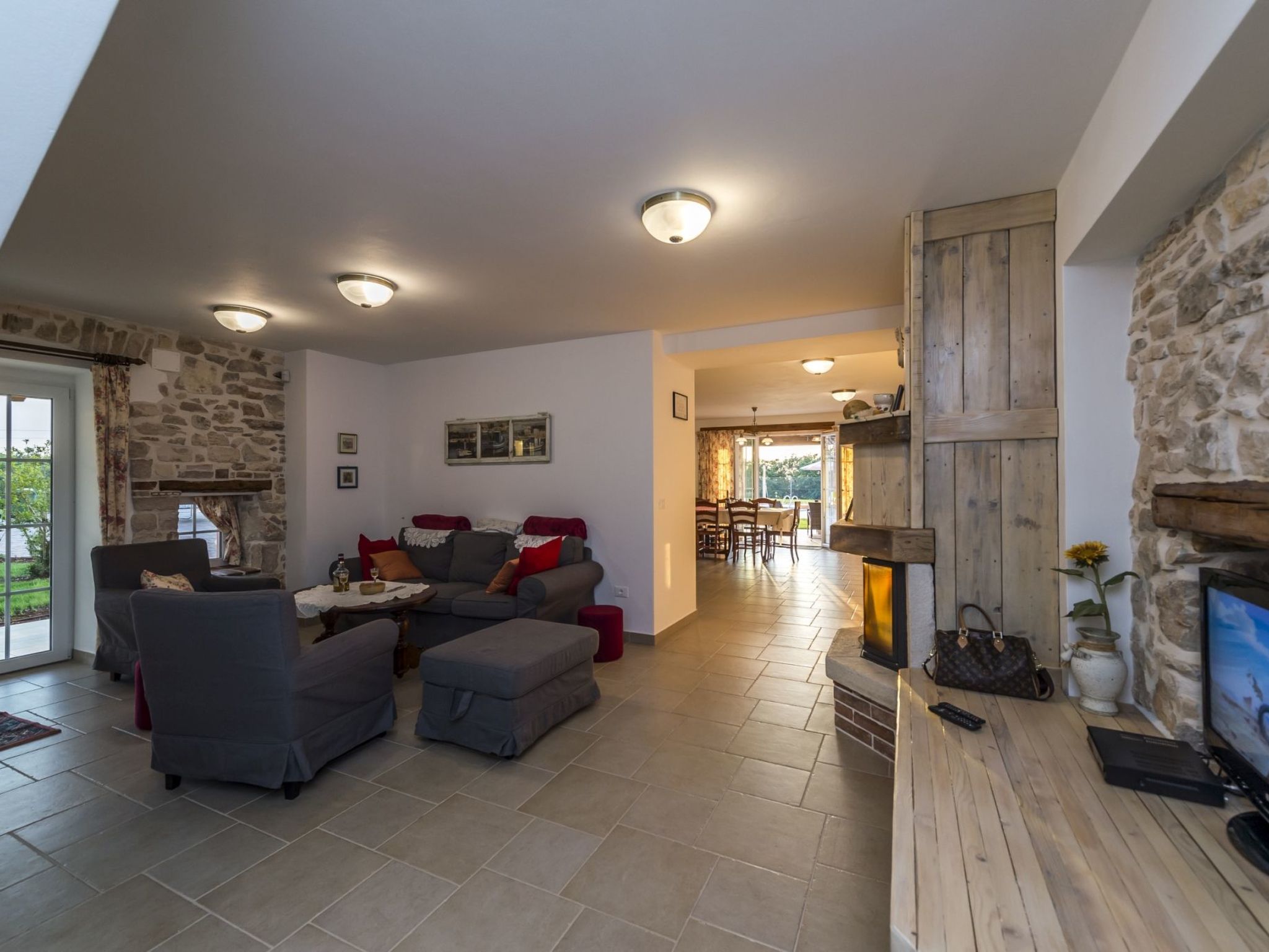 VILLA CON WELLNESS A 1 KM DAL MARE-Inside