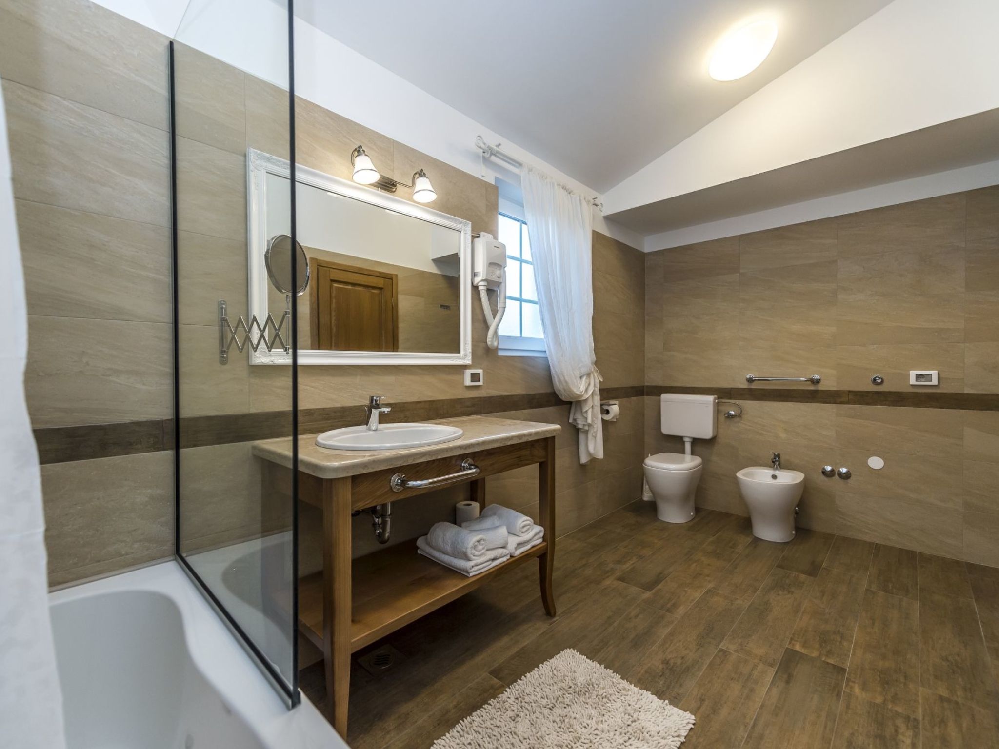 VILLA CON WELLNESS A 1 KM DAL MARE-Inside