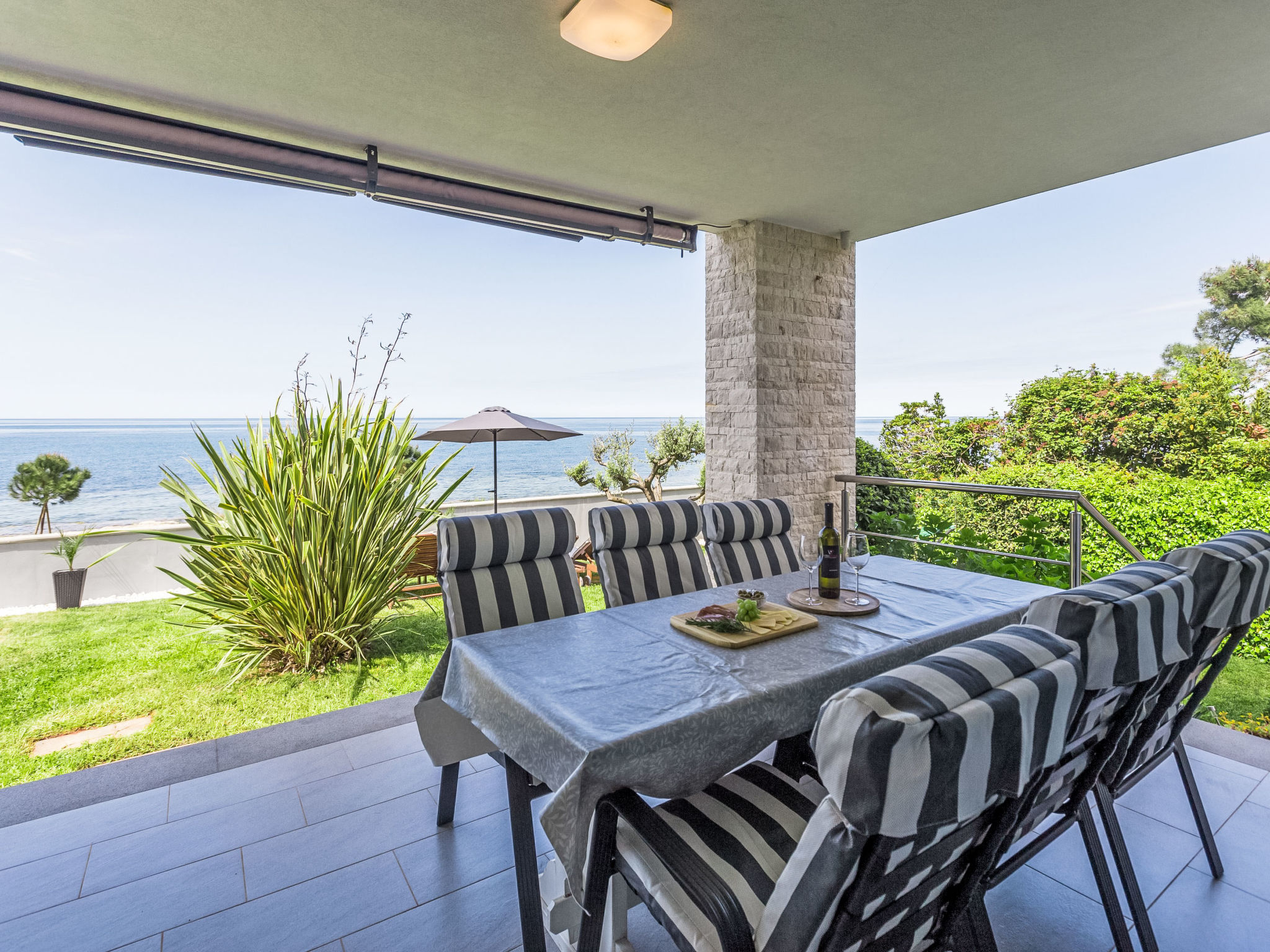 Villa direkt am Meer und Strand mit herrlichem Blick