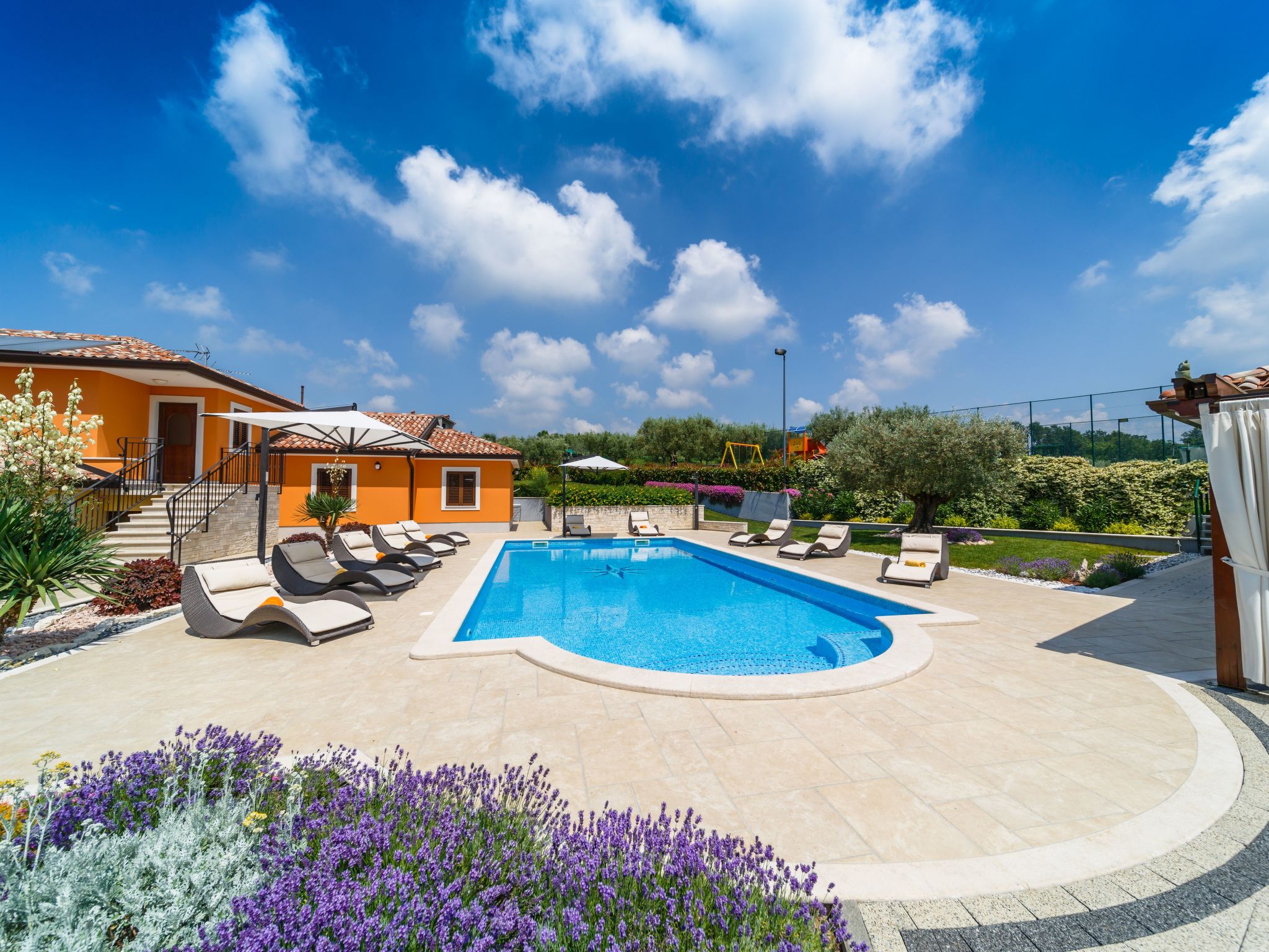 GioEin privater Bereich für 16 Personen, Pool und Sport-Image-tags.info