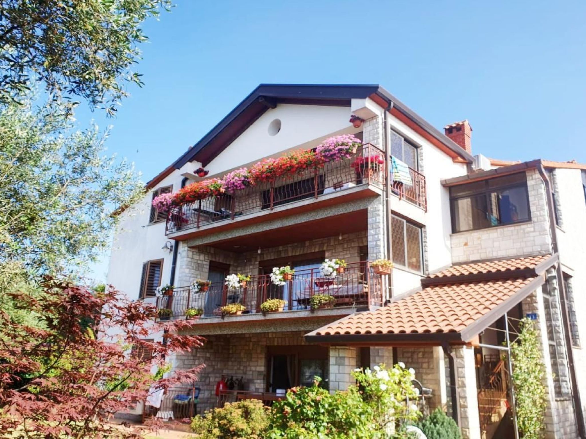 Renovierte Wohnung in Zambratija mit Großem Garten - Image-tags.info