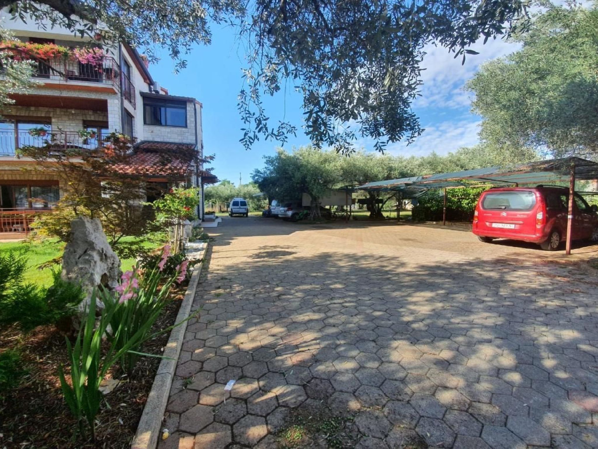 Renovierte Wohnung in Zambratija mit Großem Garten - Image-tags.info