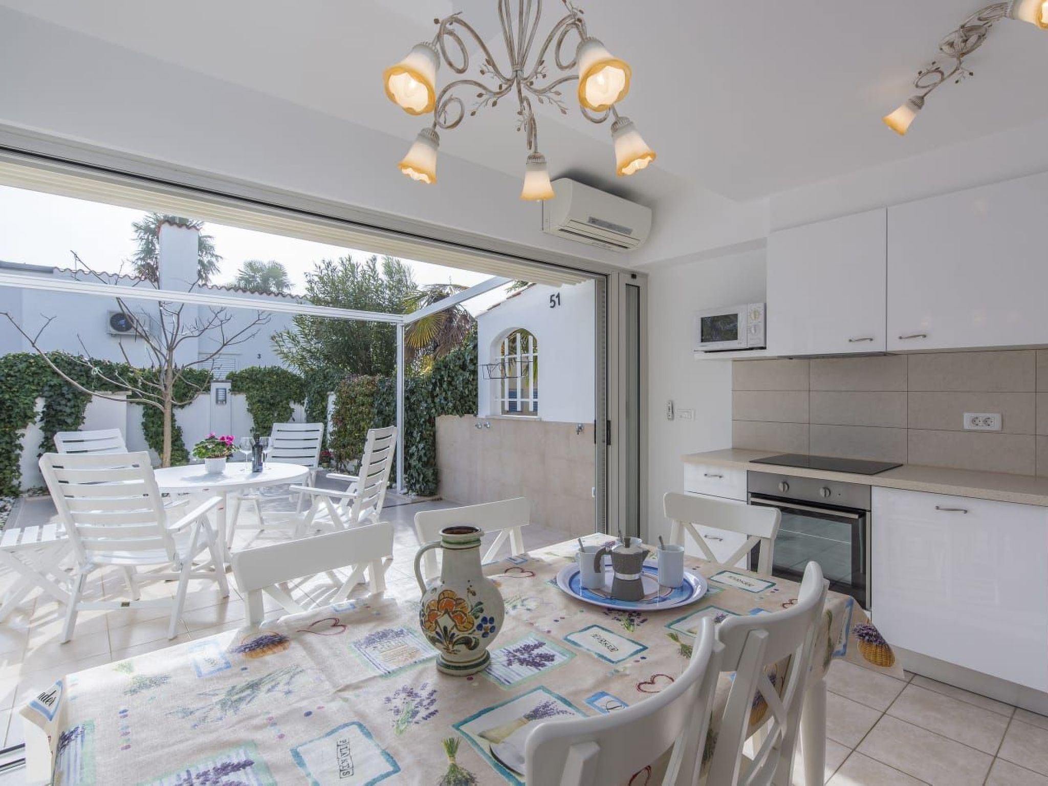 Mit Blick auf das Wasser-Binnen