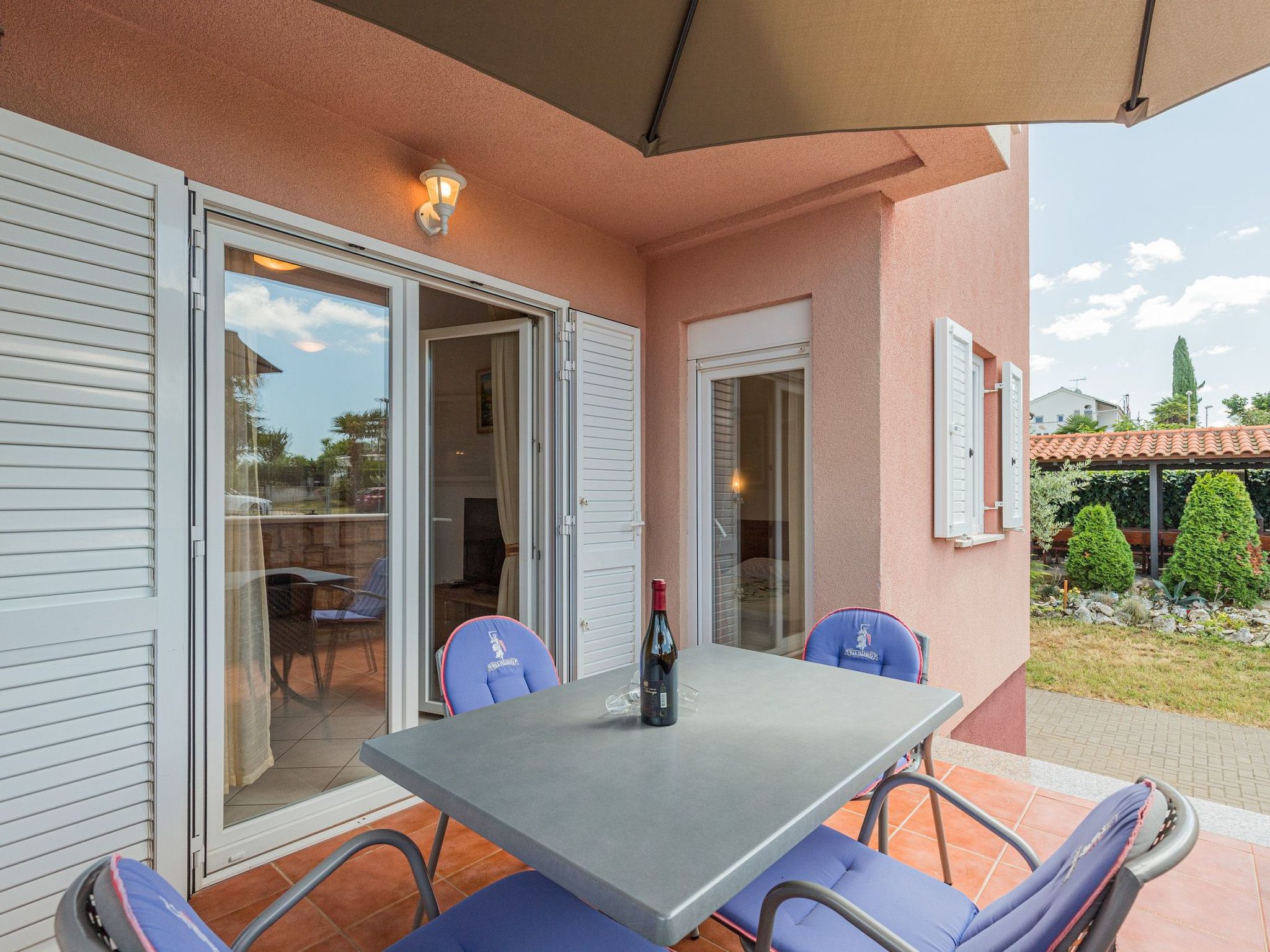 Villa Pinta mit großem Garten-Dedans