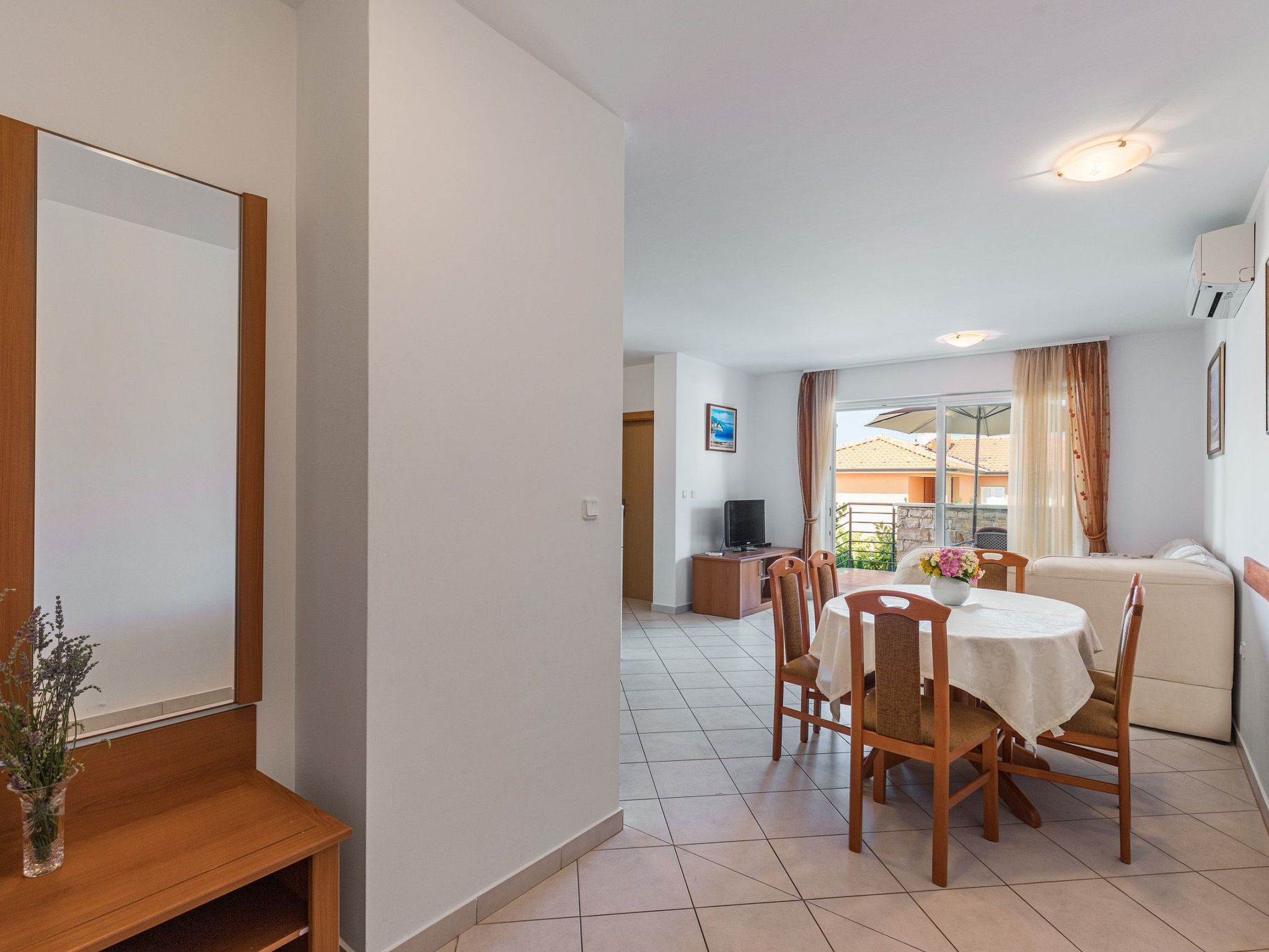 Pinta mit großem Garten-Dedans