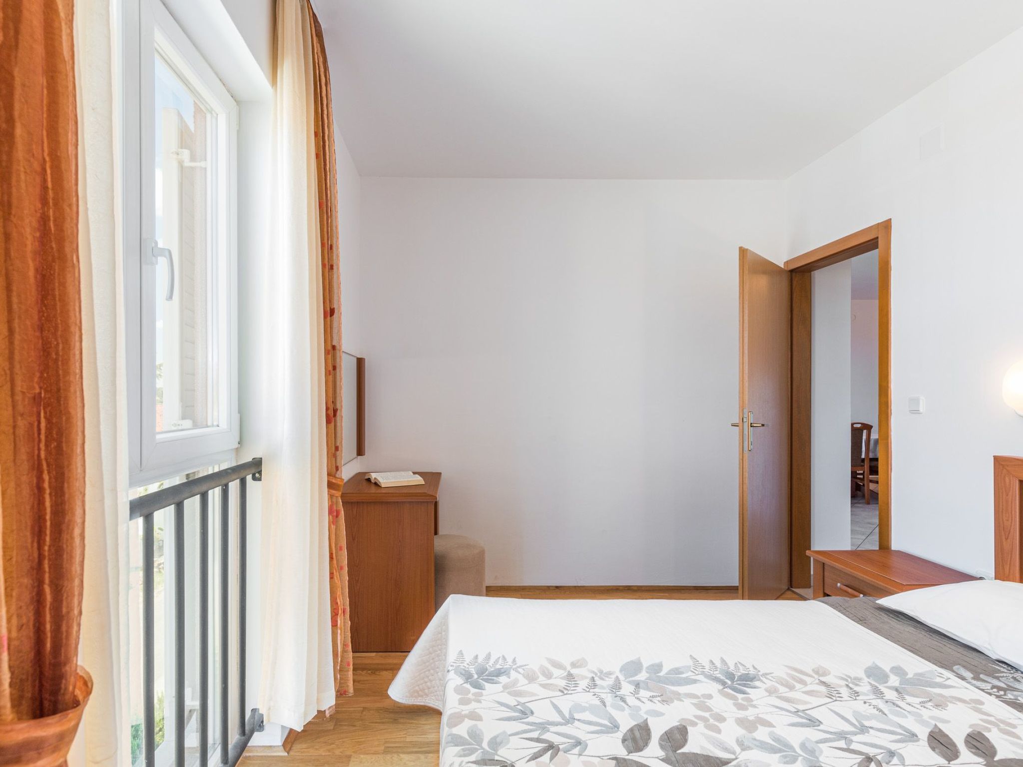 Pinta mit großem Garten-Dedans