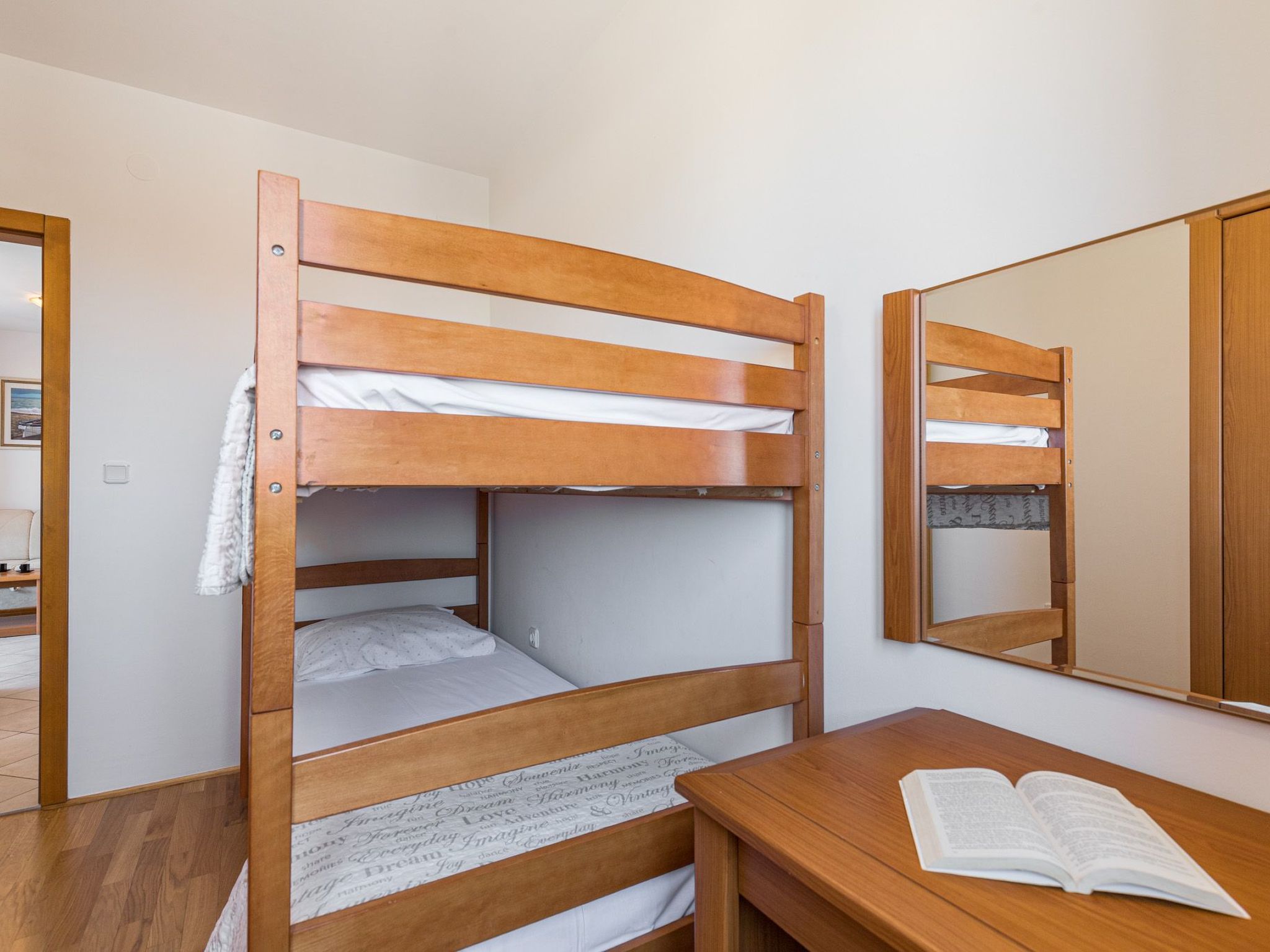 Pinta mit großem Garten-Dedans