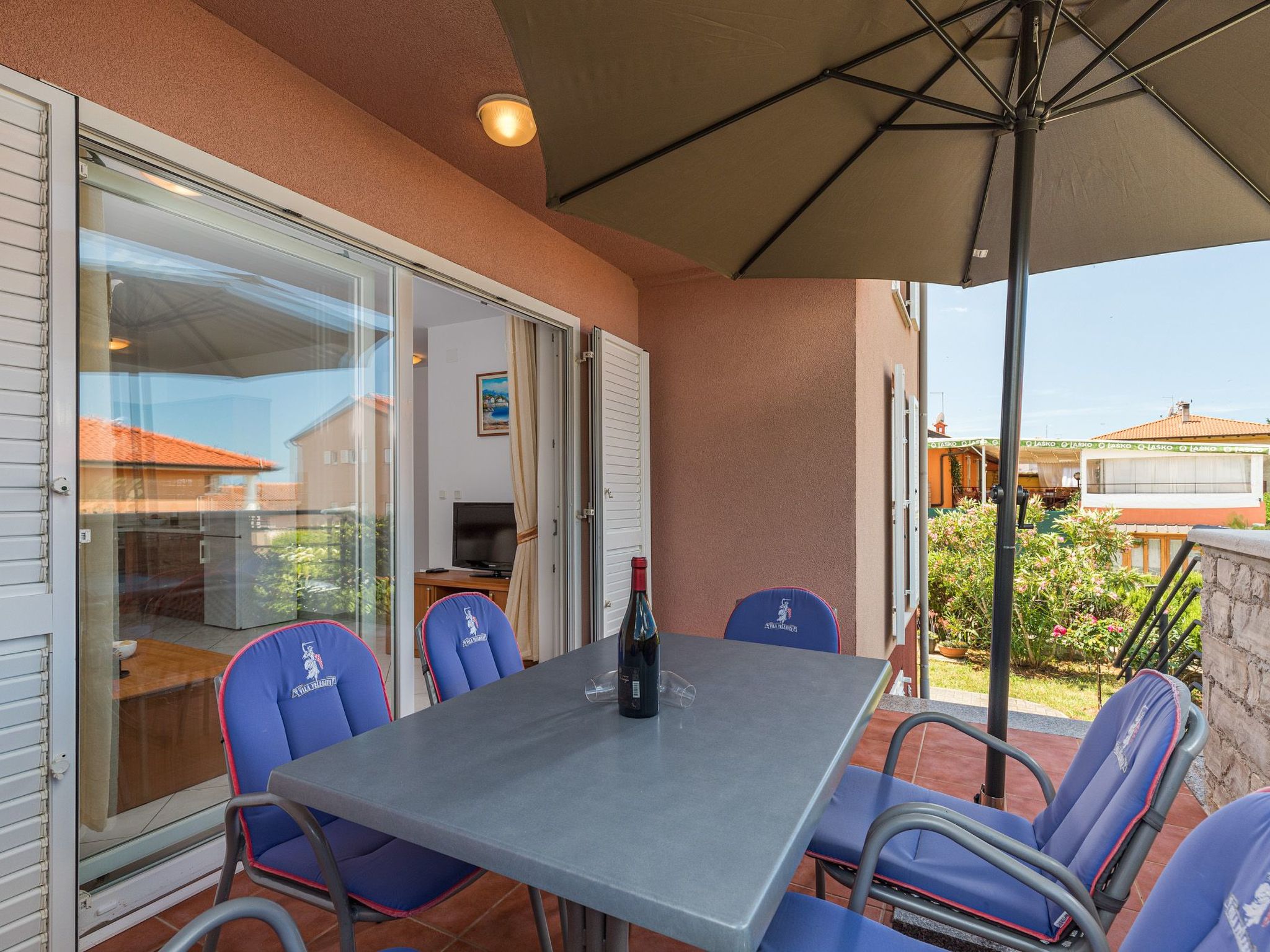 Pinta mit großem Garten-Dedans