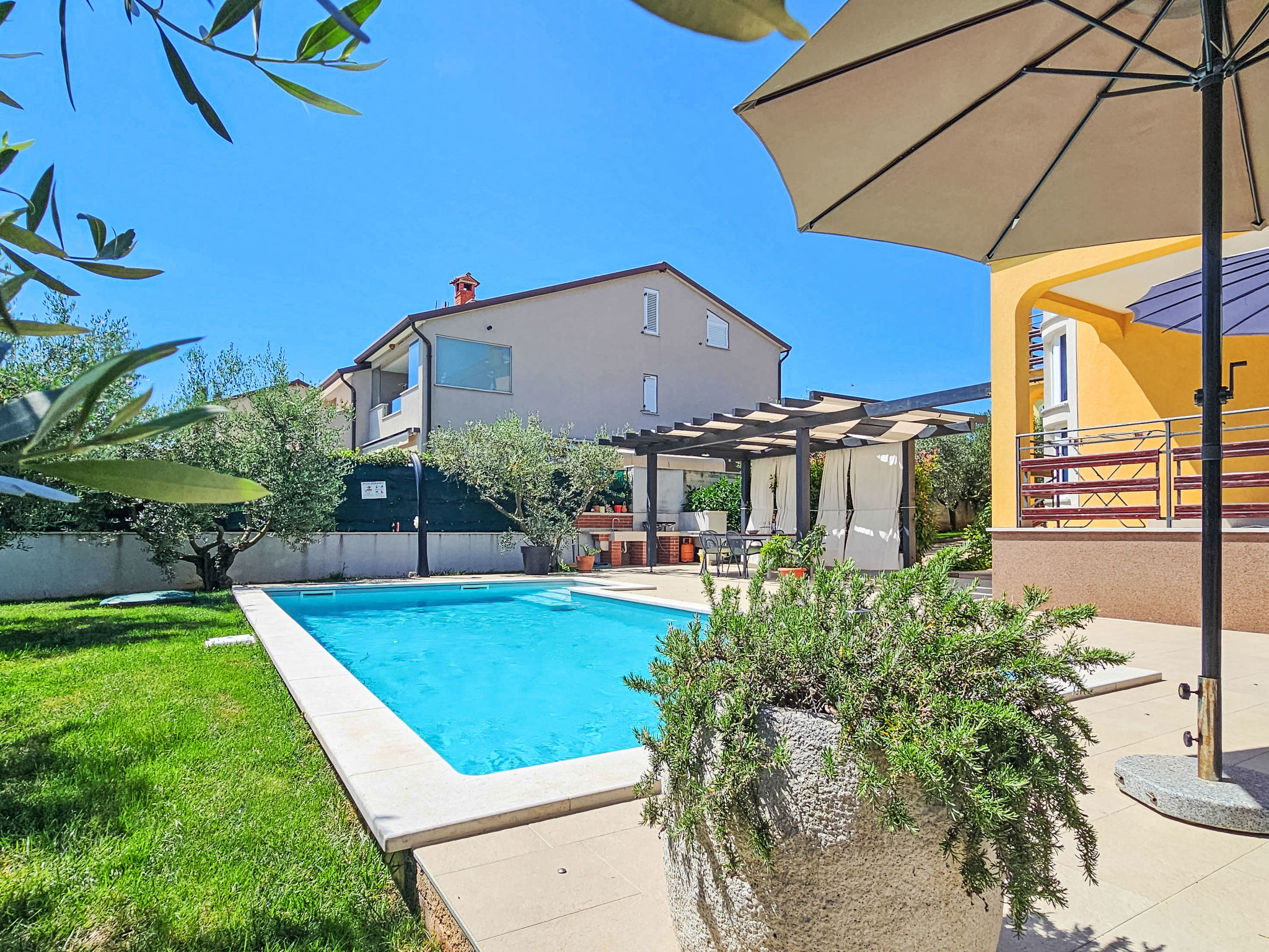 Villa "Chiara" mit privatem Pool - Outside