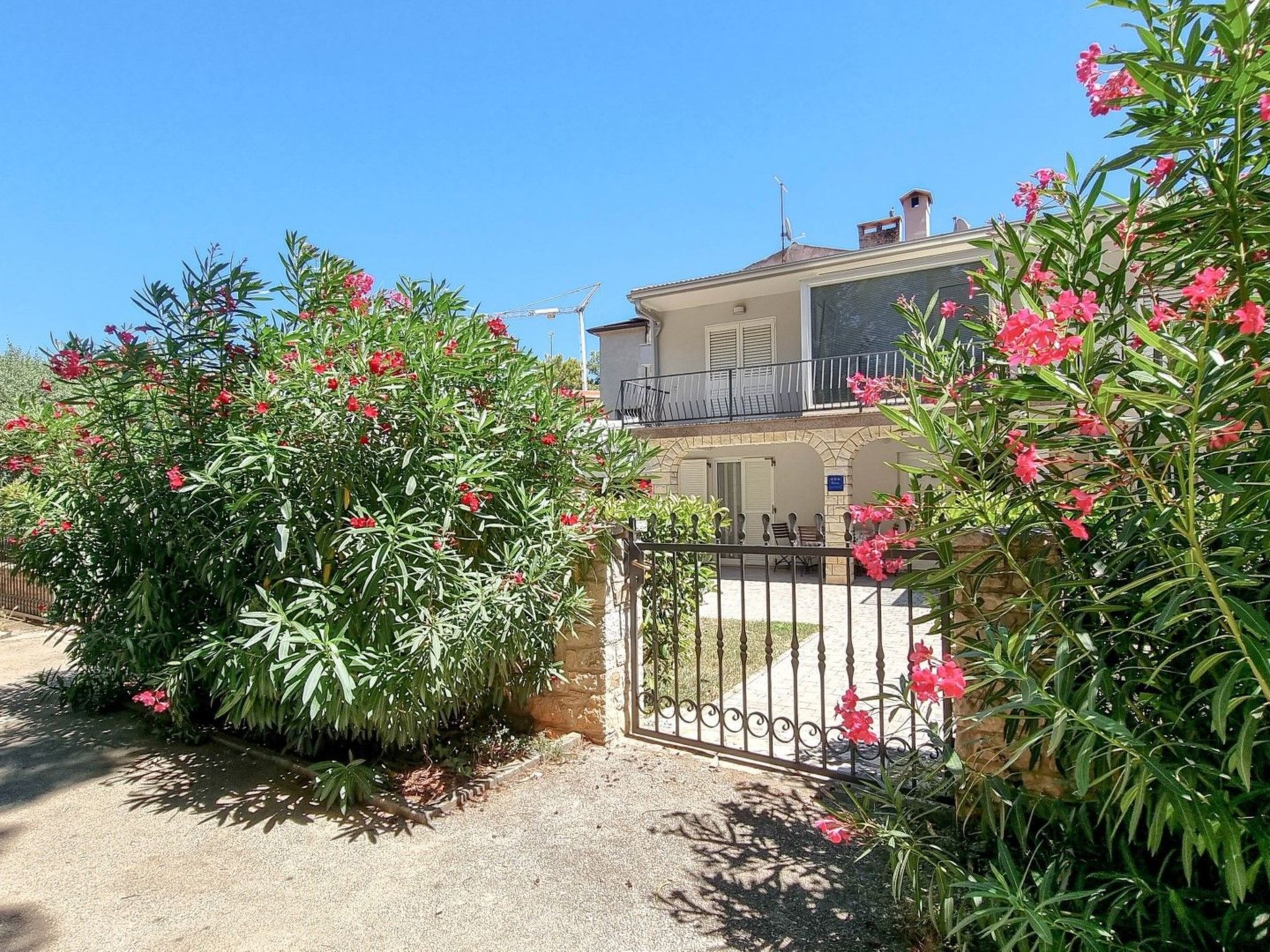 Für 4 Personen ca. 80 m&sup2; in Novigrad, Adriaküste Kroatien (Westküste von I-Buiten