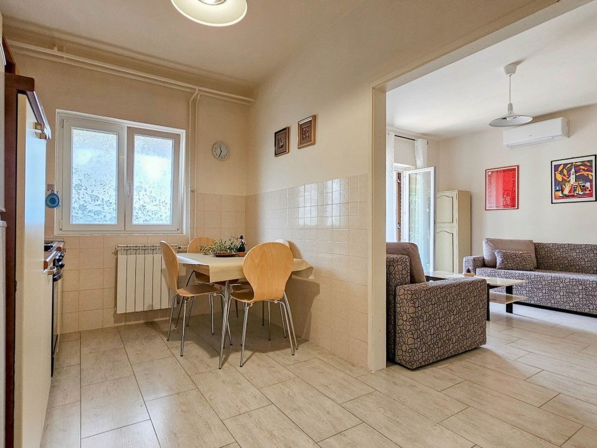 Schöne Ferienwohnung Romana-Drinnen