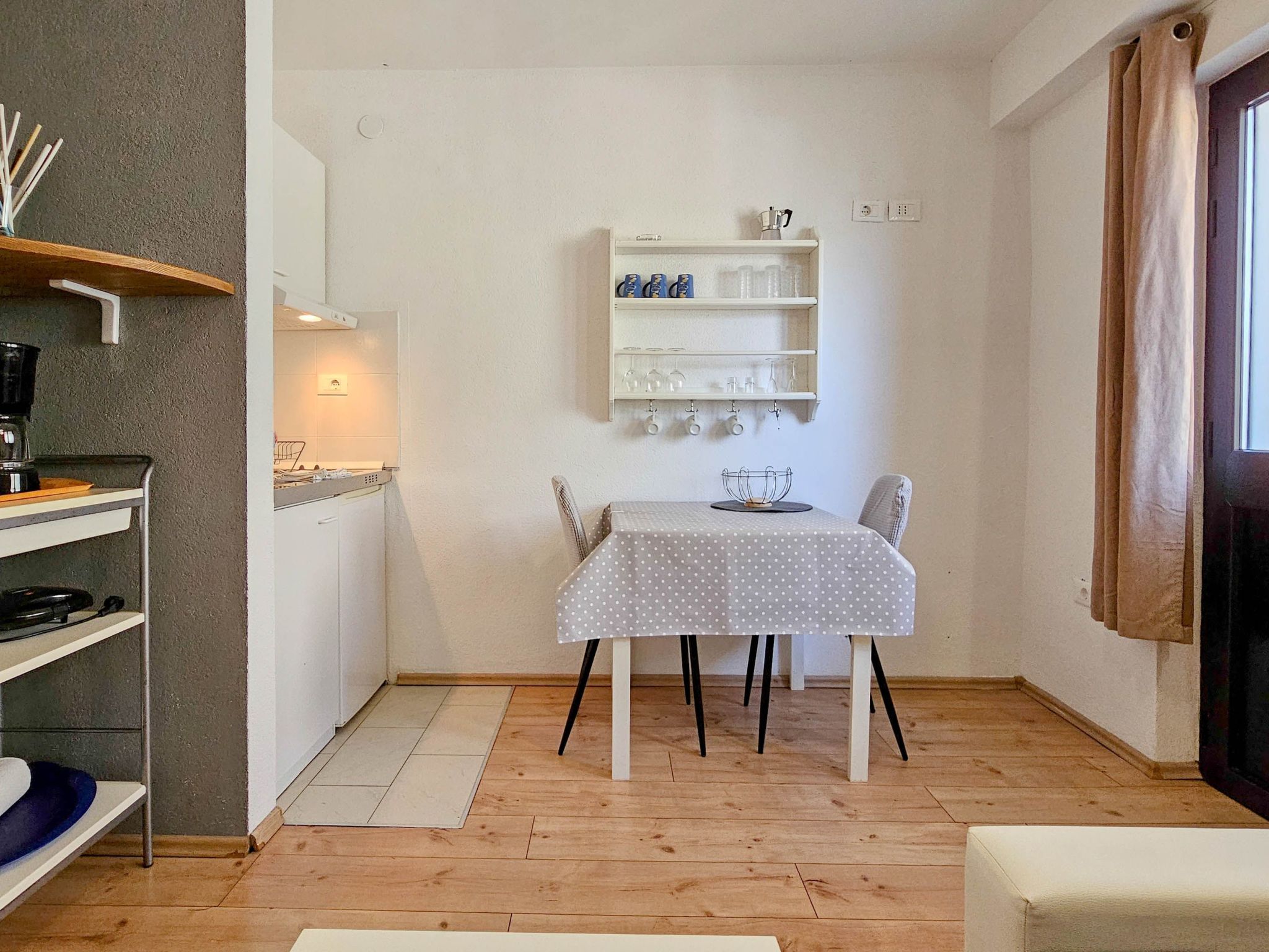 Für 3 Personen ca. 30 m&sup2; in Novigrad, Adriaküste Kroatien (Westküste von I-Binnen