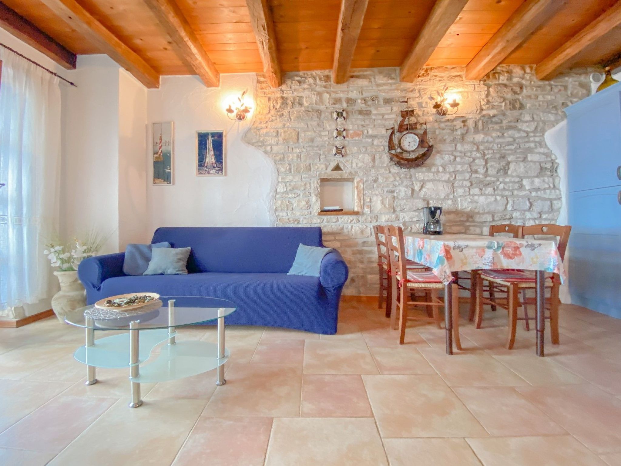 Für 4 Personen ca. 30 m&sup2; in Novigrad, Adriaküste Kroatien (Westküste von I - Inside