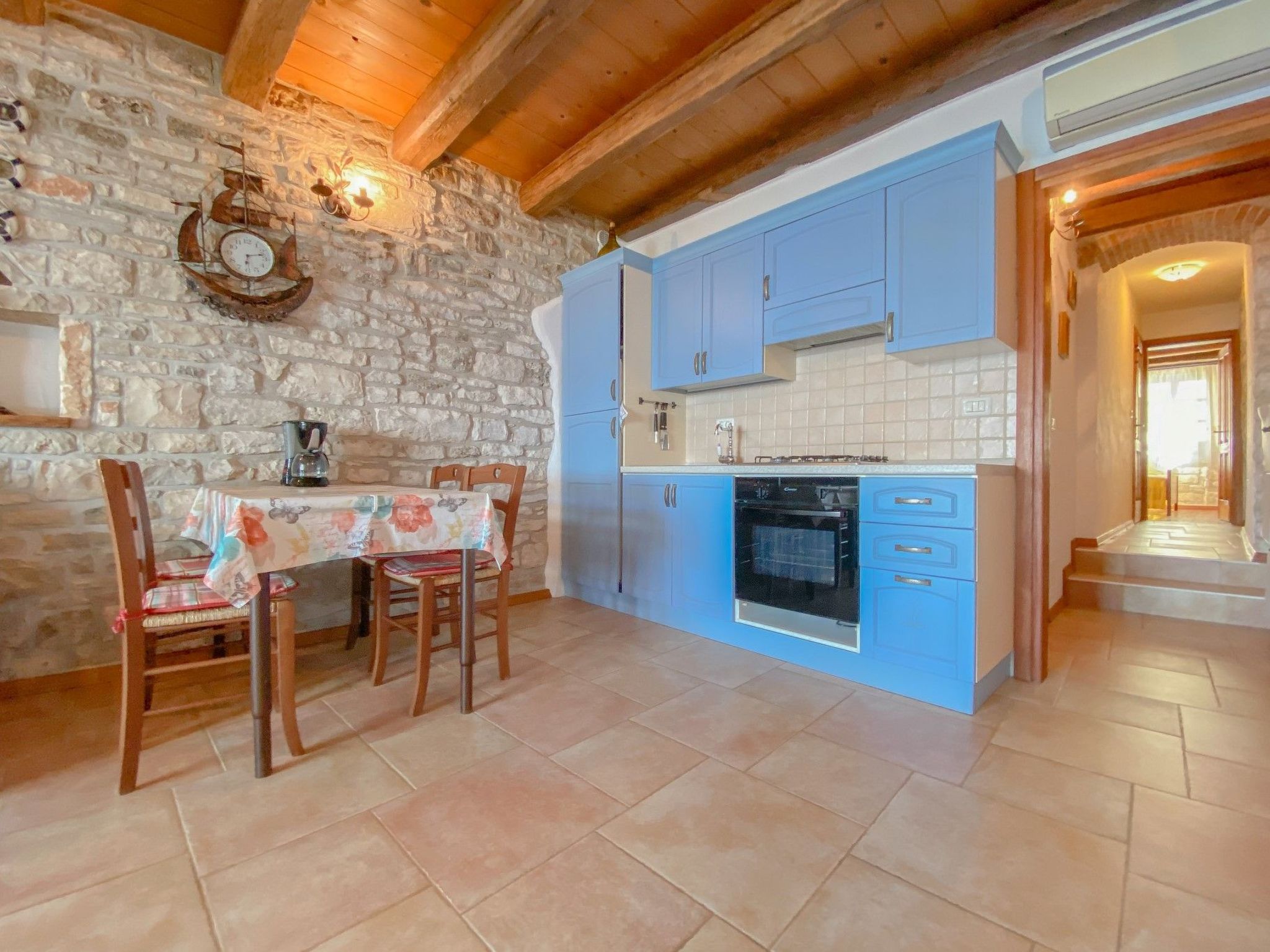 Für 4 Personen ca. 30 m&sup2; in Novigrad, Adriaküste Kroatien (Westküste von I - Inside