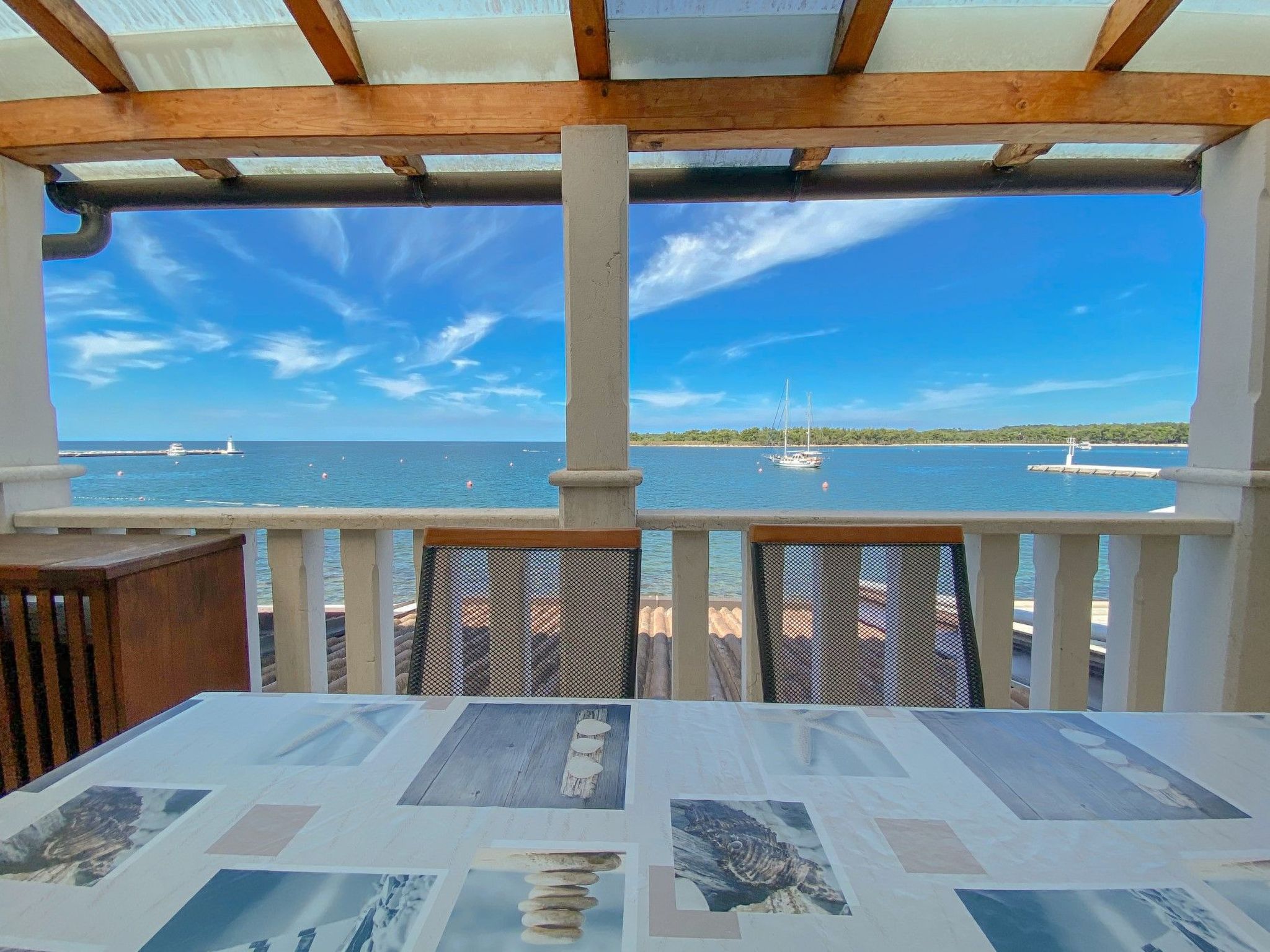 Für 4 Personen ca. 30 m&sup2; in Novigrad, Adriaküste Kroatien (Westküste von I - Outside