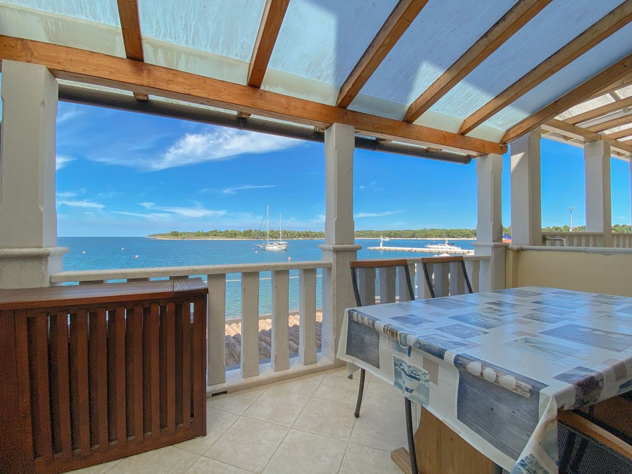 Für 4 Personen ca. 30 m&sup2; in Novigrad, Adriaküste Kroatien (Westküste von I - Outside