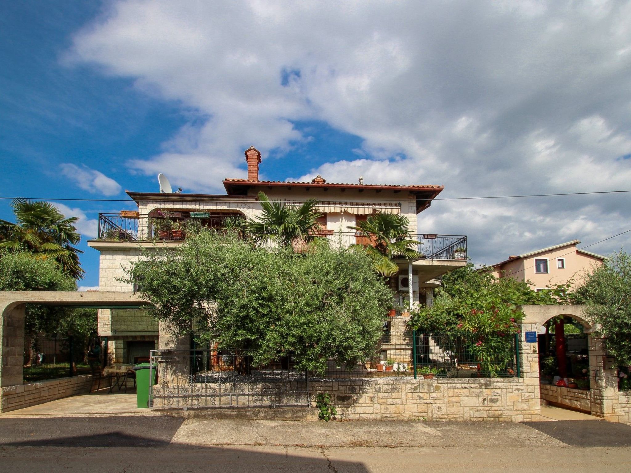 Charmante Ferienwohnung Rafi - Outside