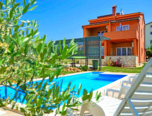 Ruime vakantiewoning met privézwembad nabij Novigrad, 2,5 km van zee - thumbnail 1
