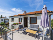 Rustiek appartement Olivo nabij zee en strand in Novigrad - thumbnail 1