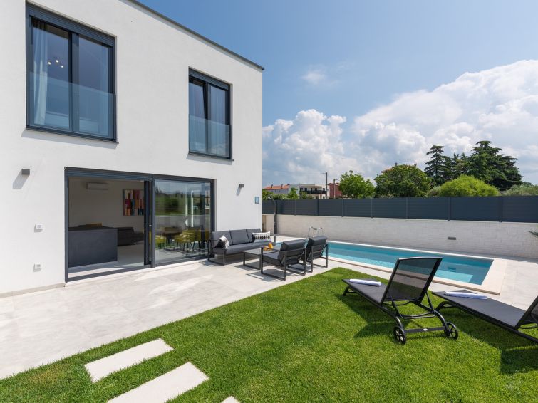 Villa Valero: Vakantiehuis aan de golfbaan met privézwembad in Novigrad in Novigrad (Istra)