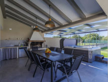 Moderne villa met verwarmd zwembad, op 8 km van zee bij Novigrad - thumbnail 3