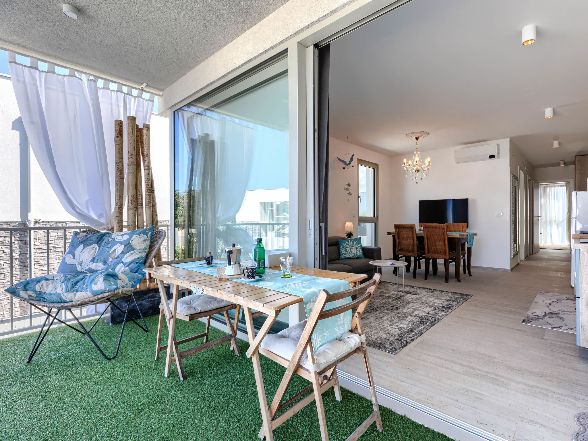 Renata Home-Draußen