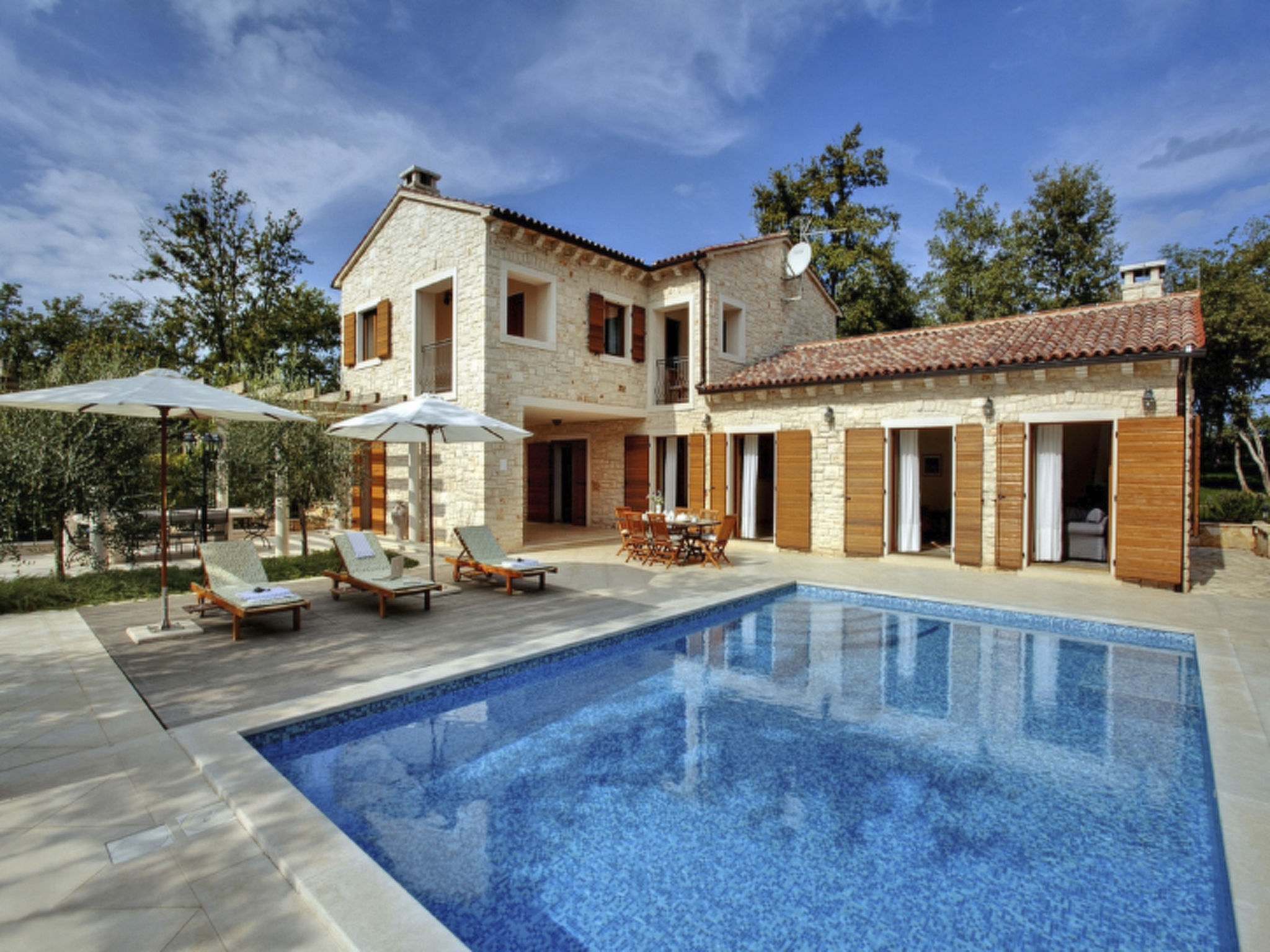 in Karigador mit Terrasse, Whirlpool und Garten