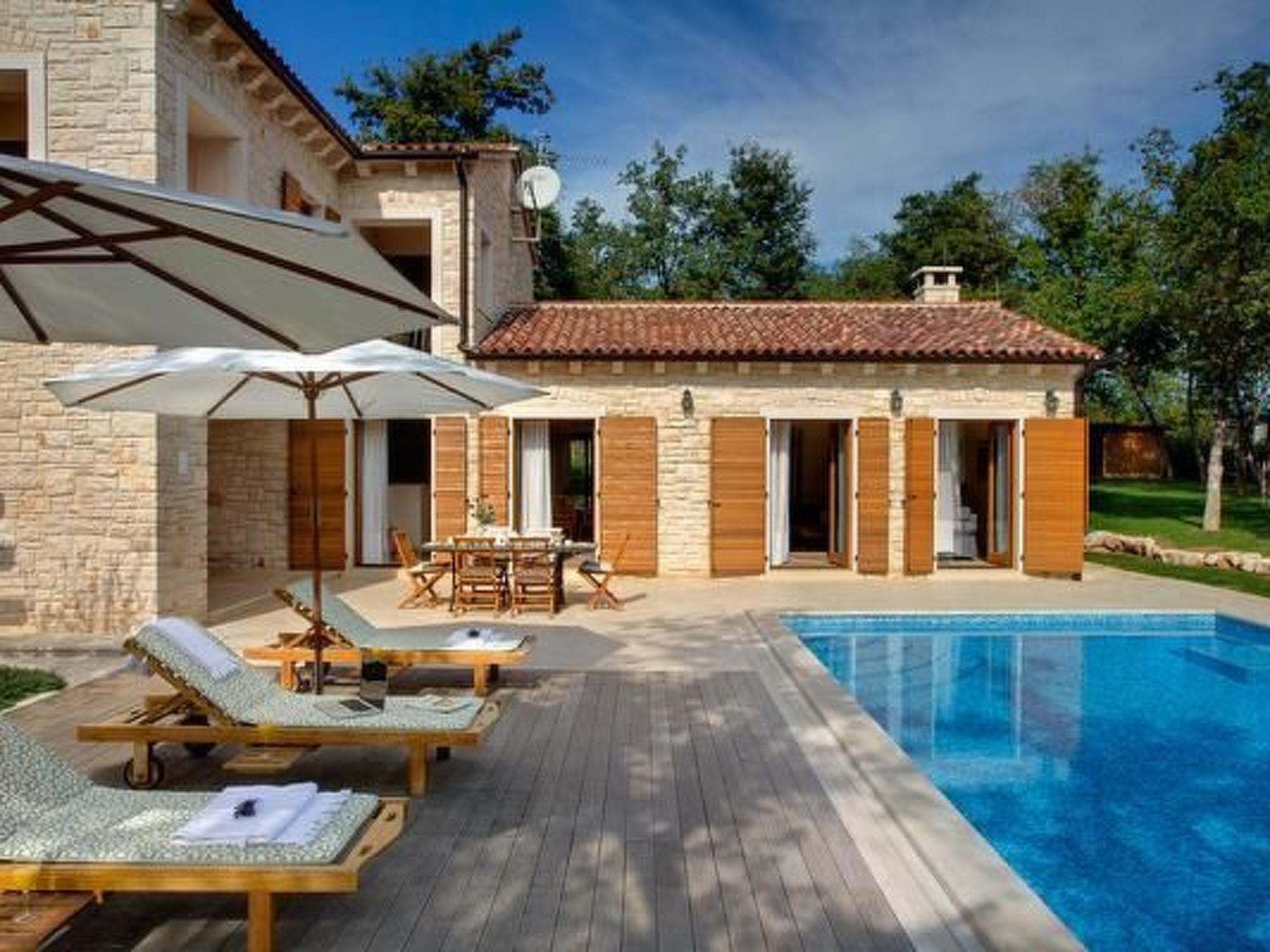 Photo of in Karigador mit Terrasse, Whirlpool und Garten