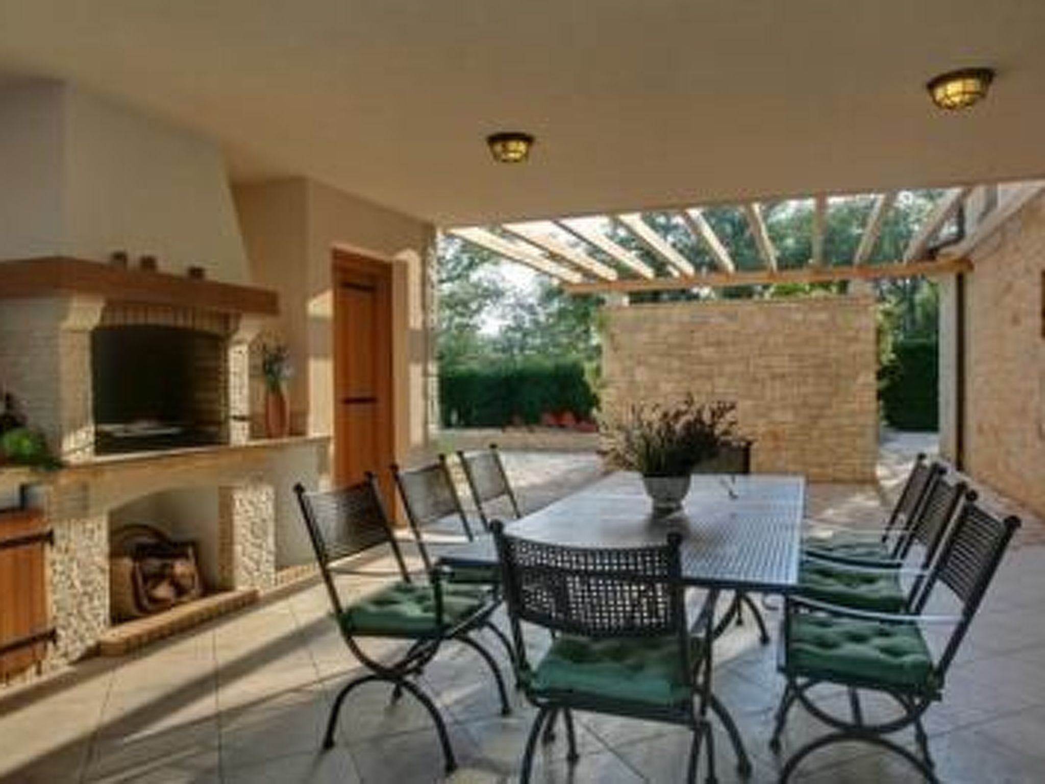 In Karigador mit Terrasse, Whirlpool und Garten-Dehors