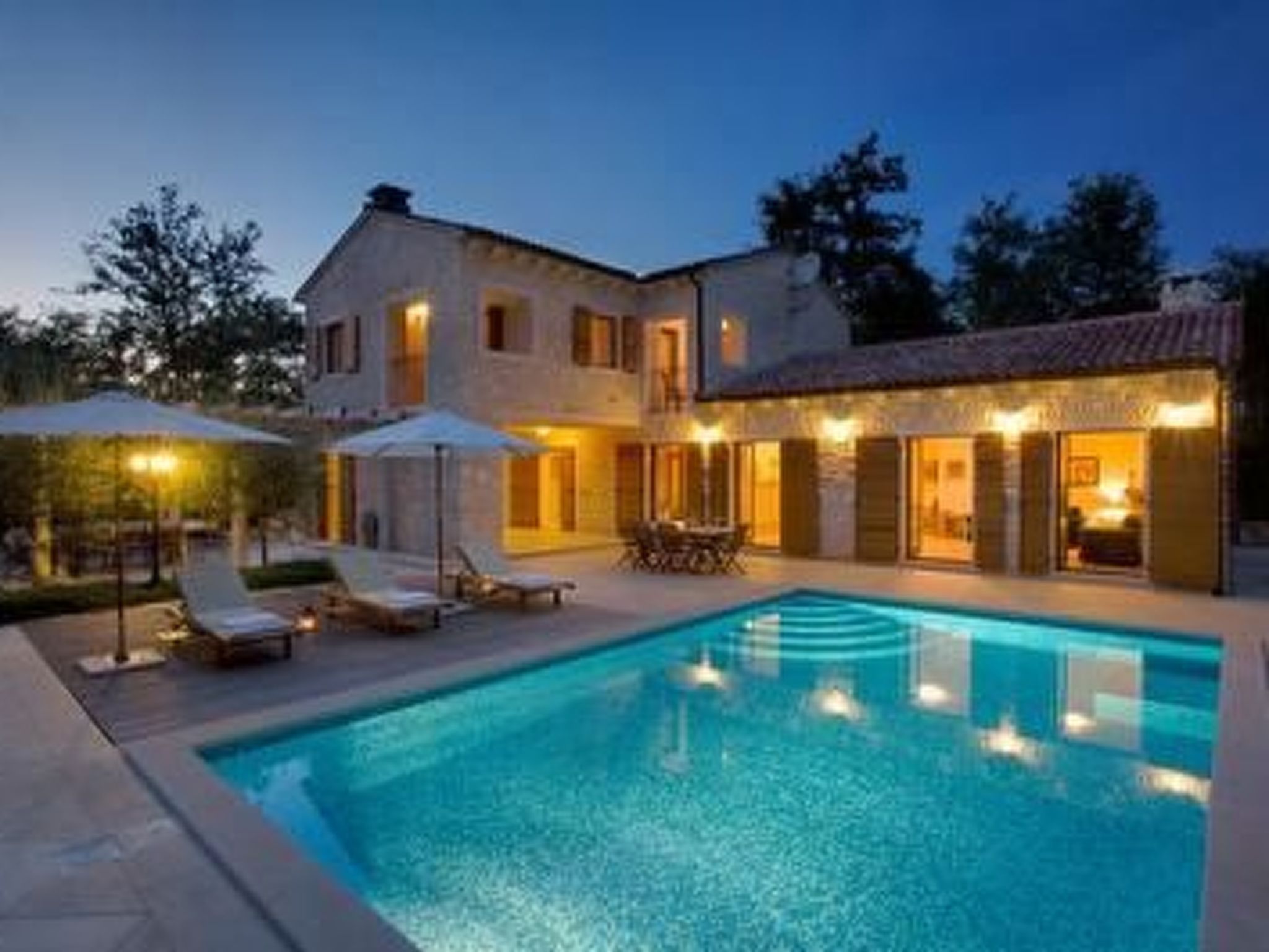 In Karigador mit Terrasse, Whirlpool und Garten-Dehors