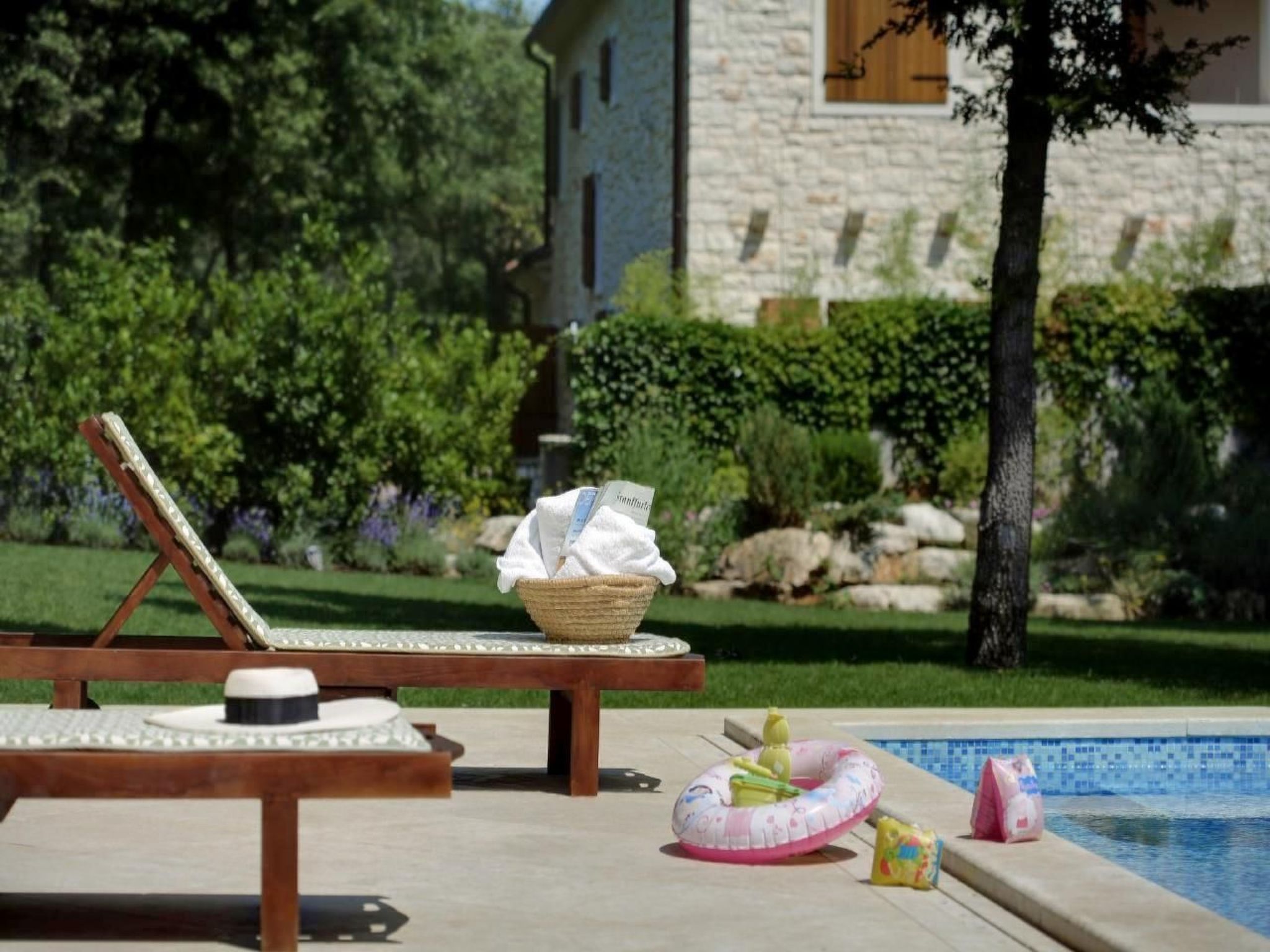 in Karigador mit Terrasse, Whirlpool und Garten