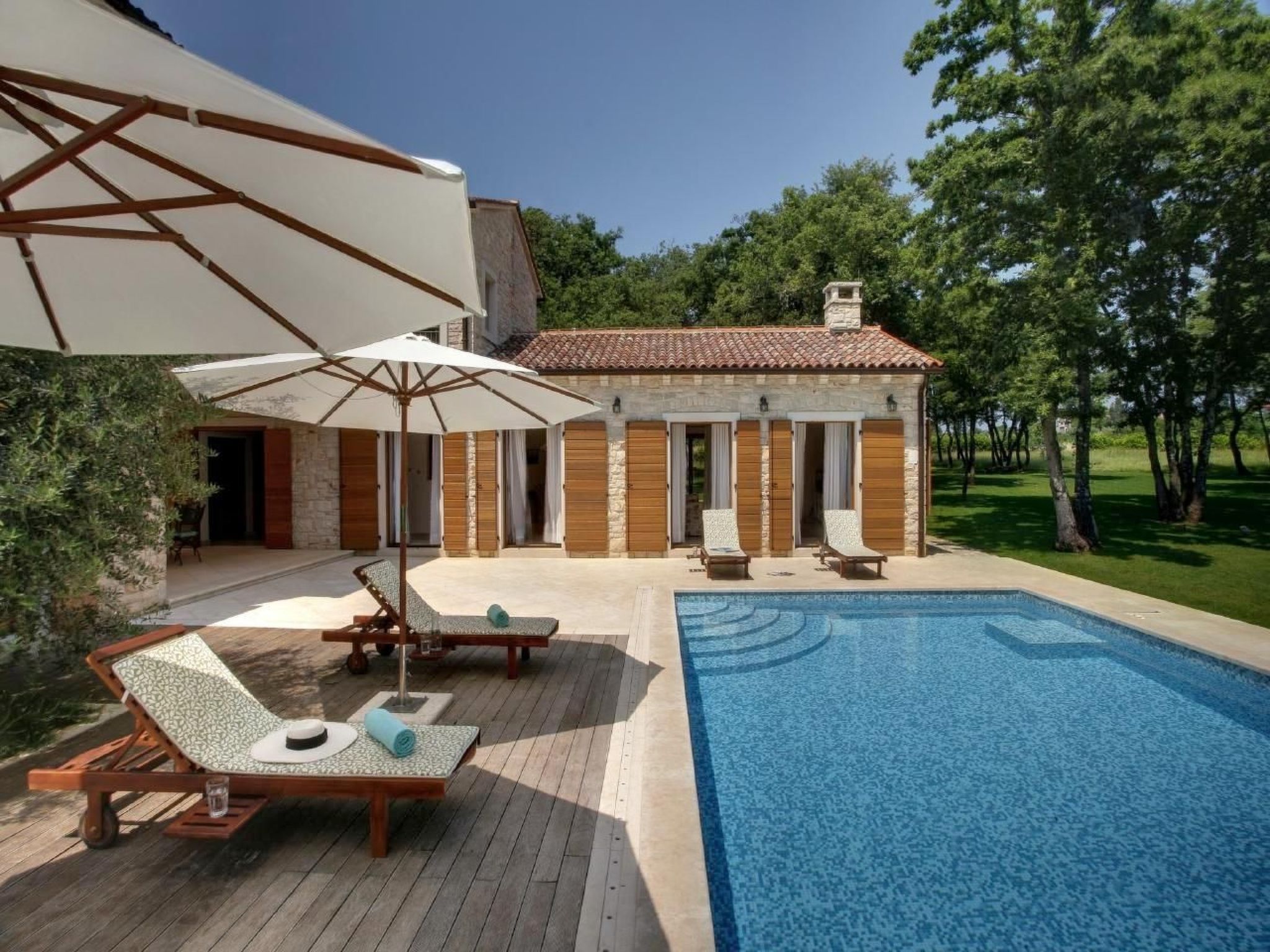 Photo of in Karigador mit Terrasse, Whirlpool und Garten