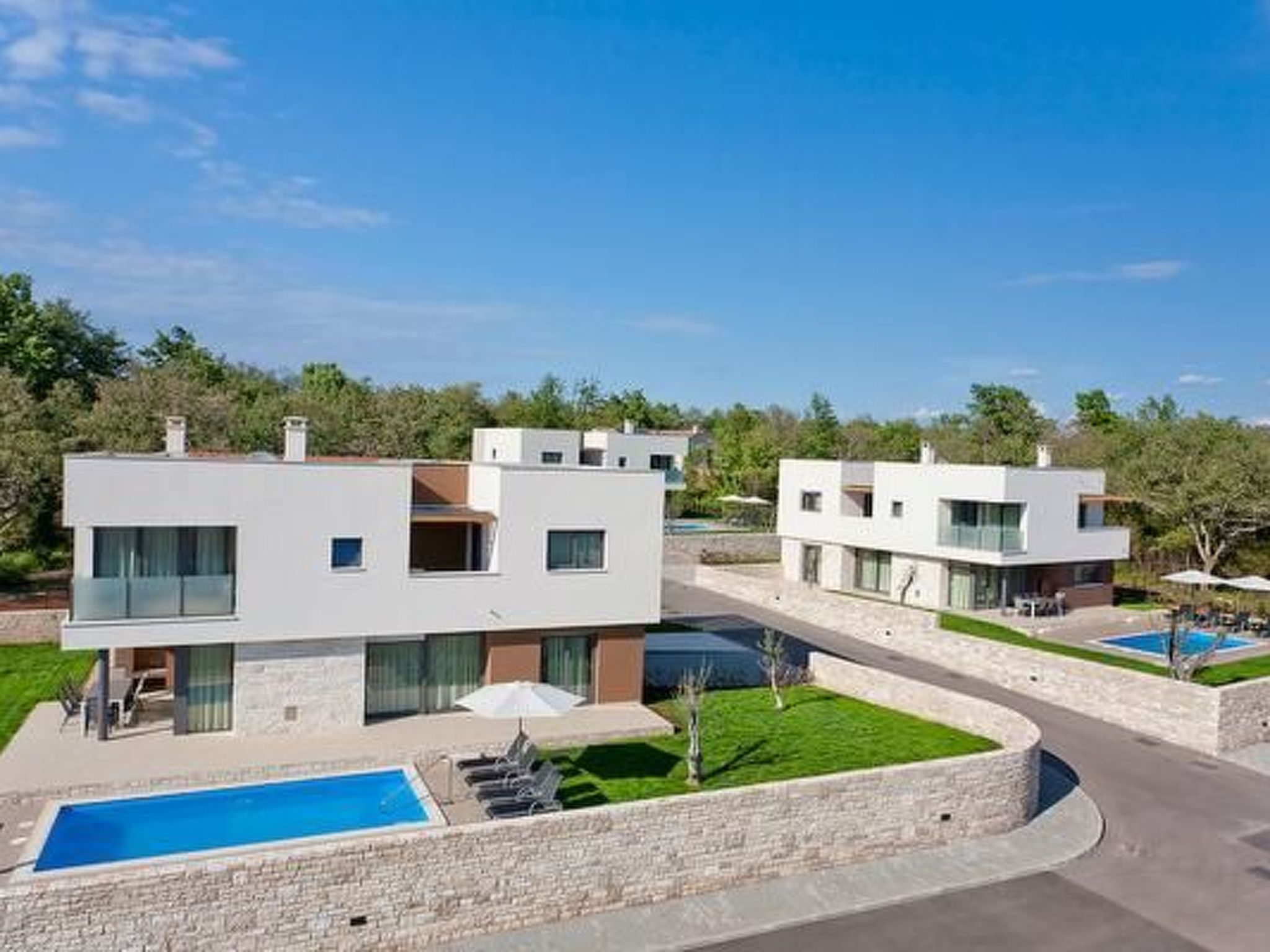 Designvilla mit Dachterrasse und Panoramablick-Drinnen