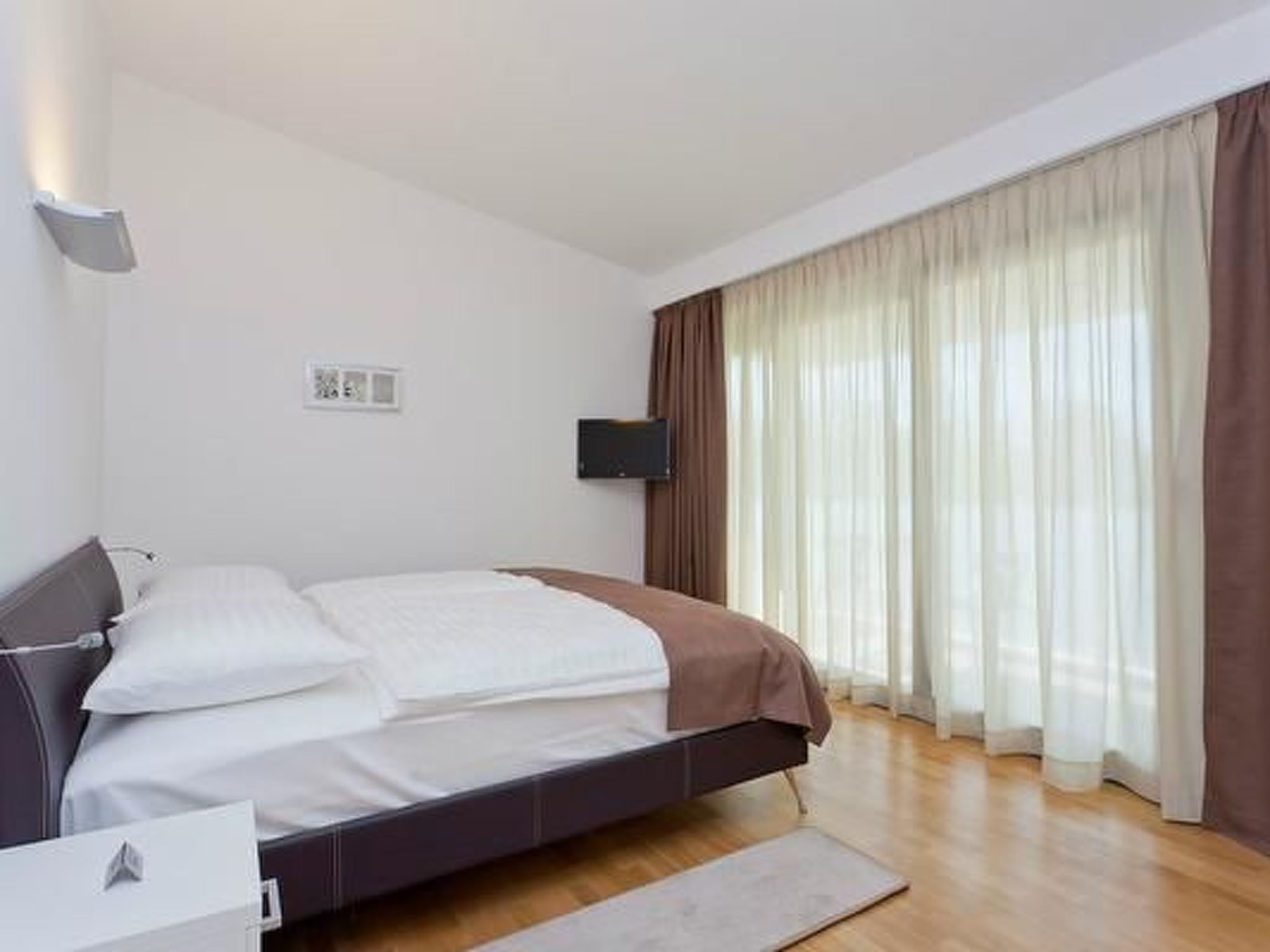 Designvilla mit Dachterrasse und Panoramablick-Drinnen