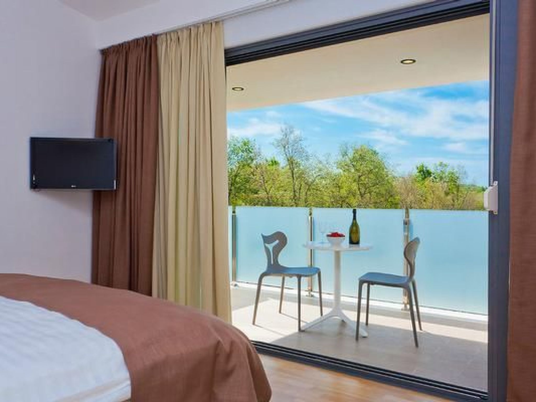 Designvilla mit Dachterrasse und Panoramablick-Drinnen