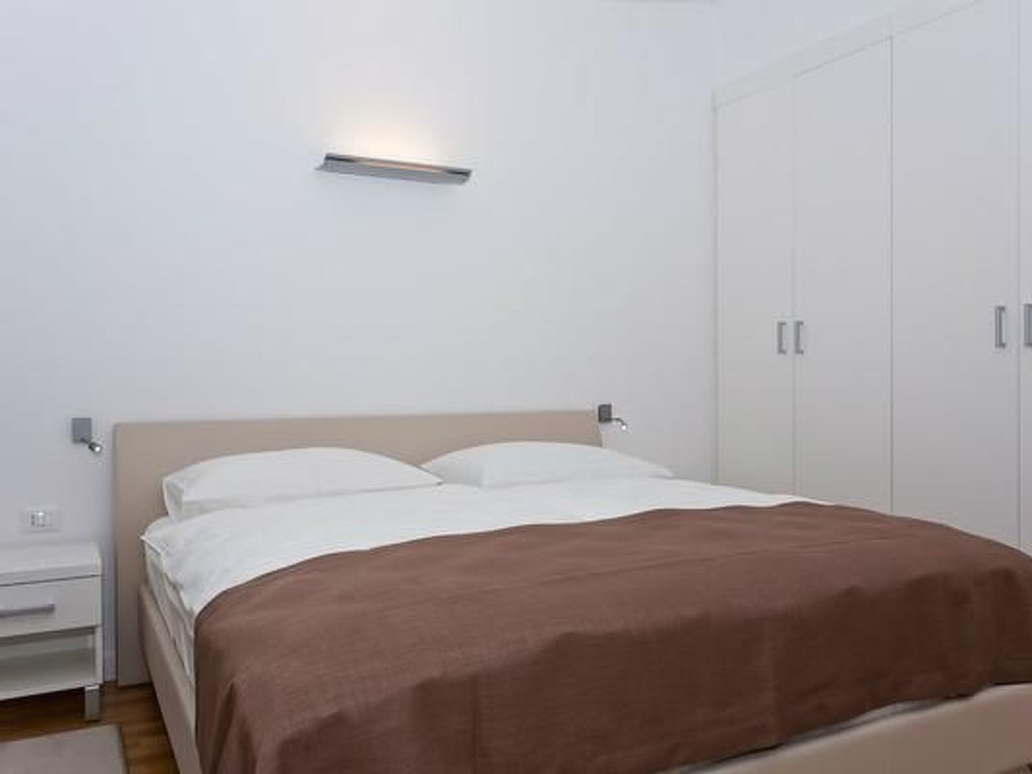 Designvilla mit Dachterrasse und Panoramablick-Drinnen