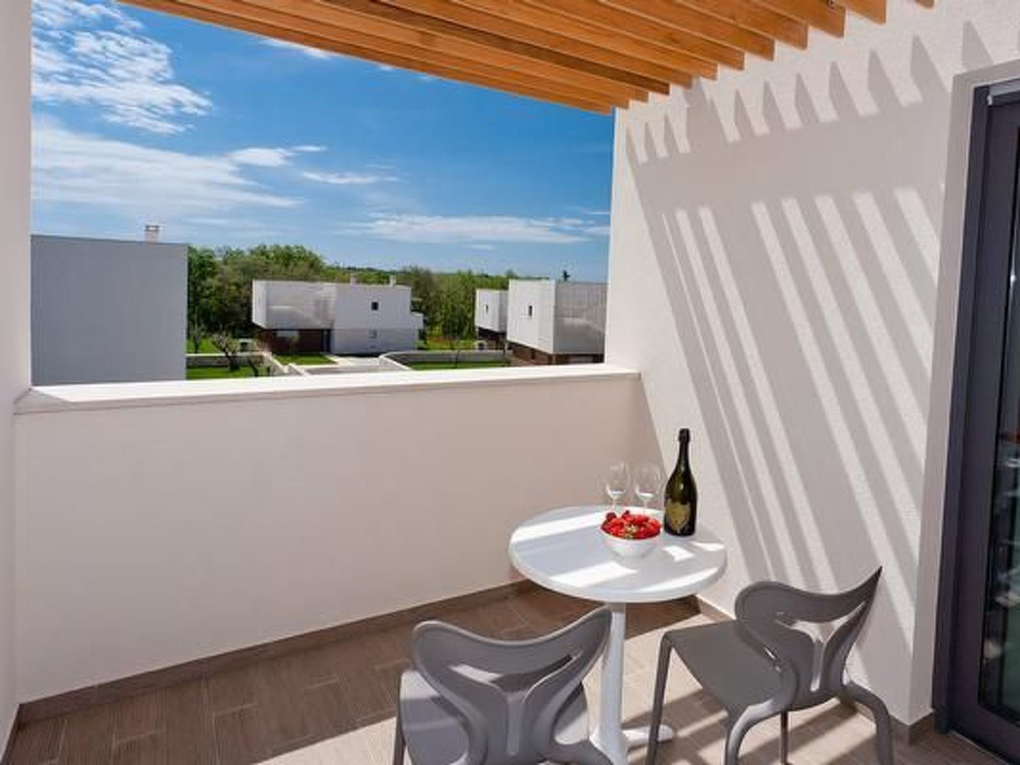 Designvilla mit Dachterrasse und Panoramablick-Drinnen