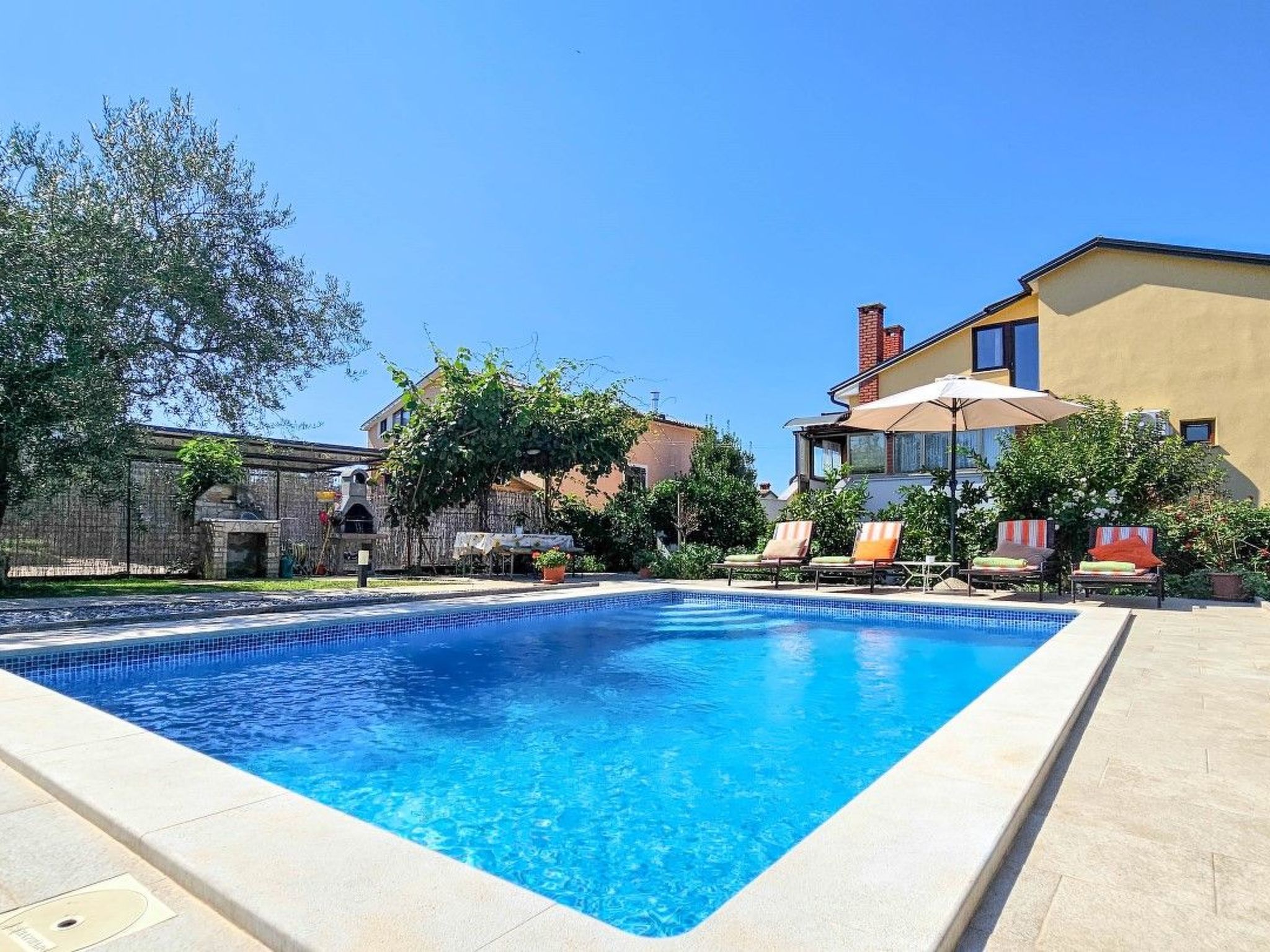 Wohnung für bis zu 6 Personen mit Schwimmbad-Image-tags.info