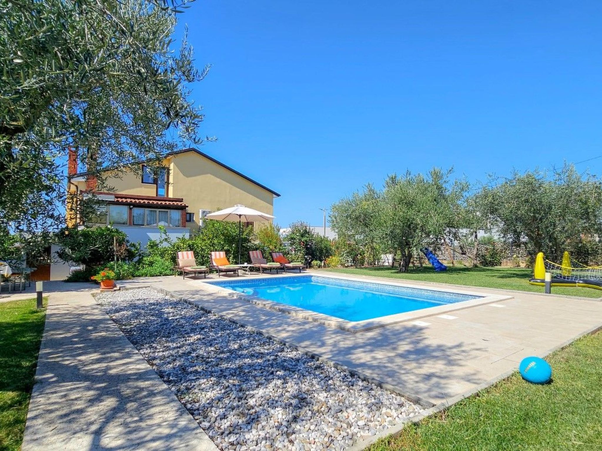 Photo of Wohnung für bis zu 6 Personen mit Schwimmbad