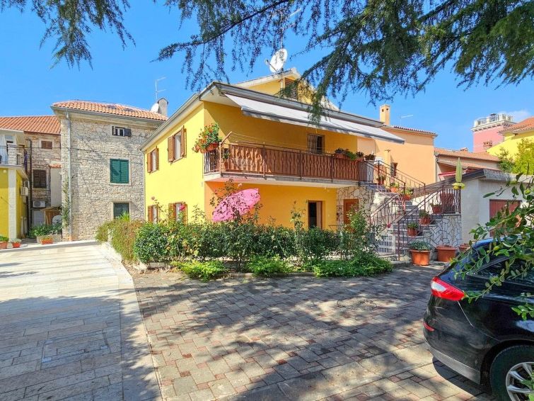 Wohnung in der Altstadt mit Terrasse und Parkplatz